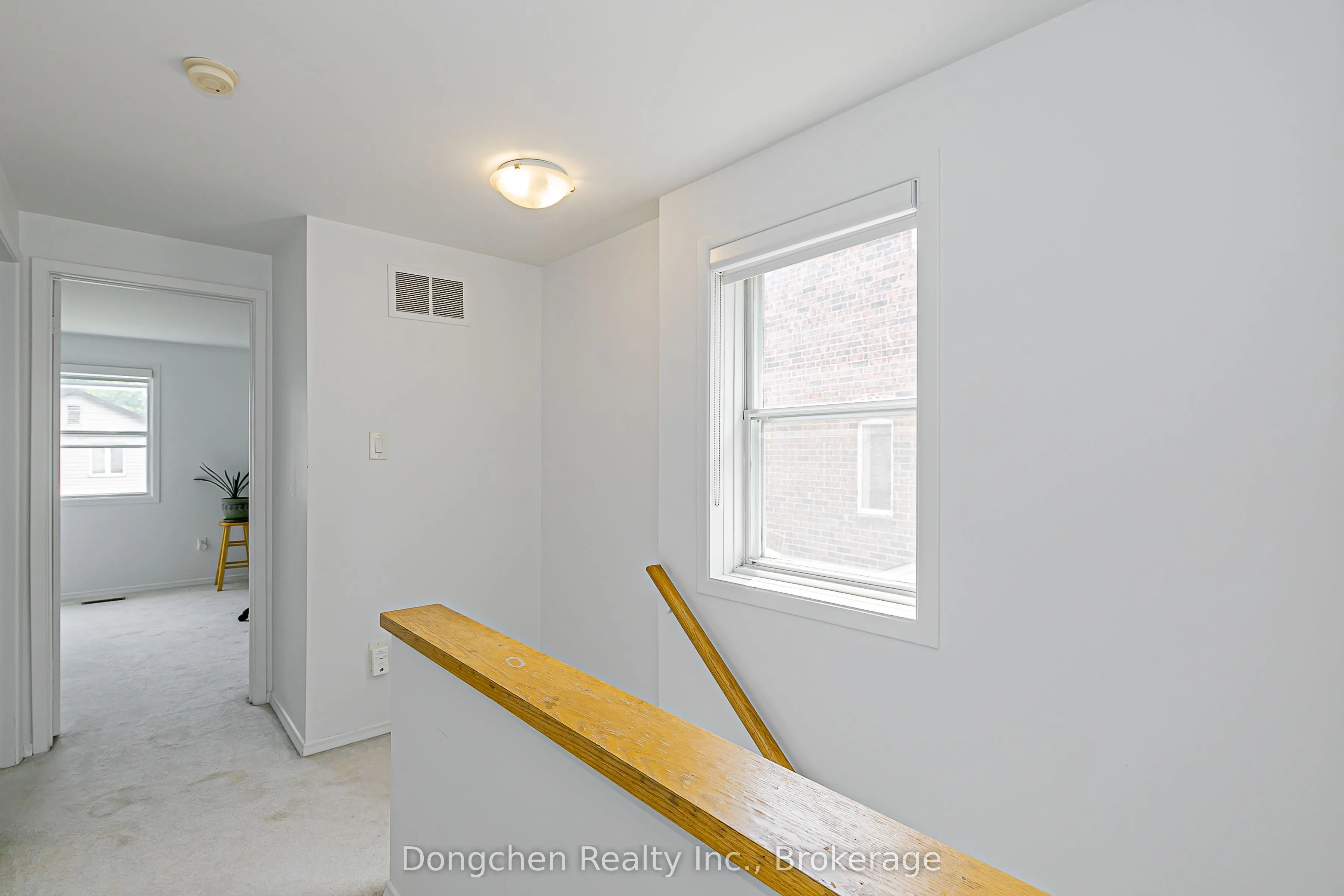 94 Mossbrook Crescent