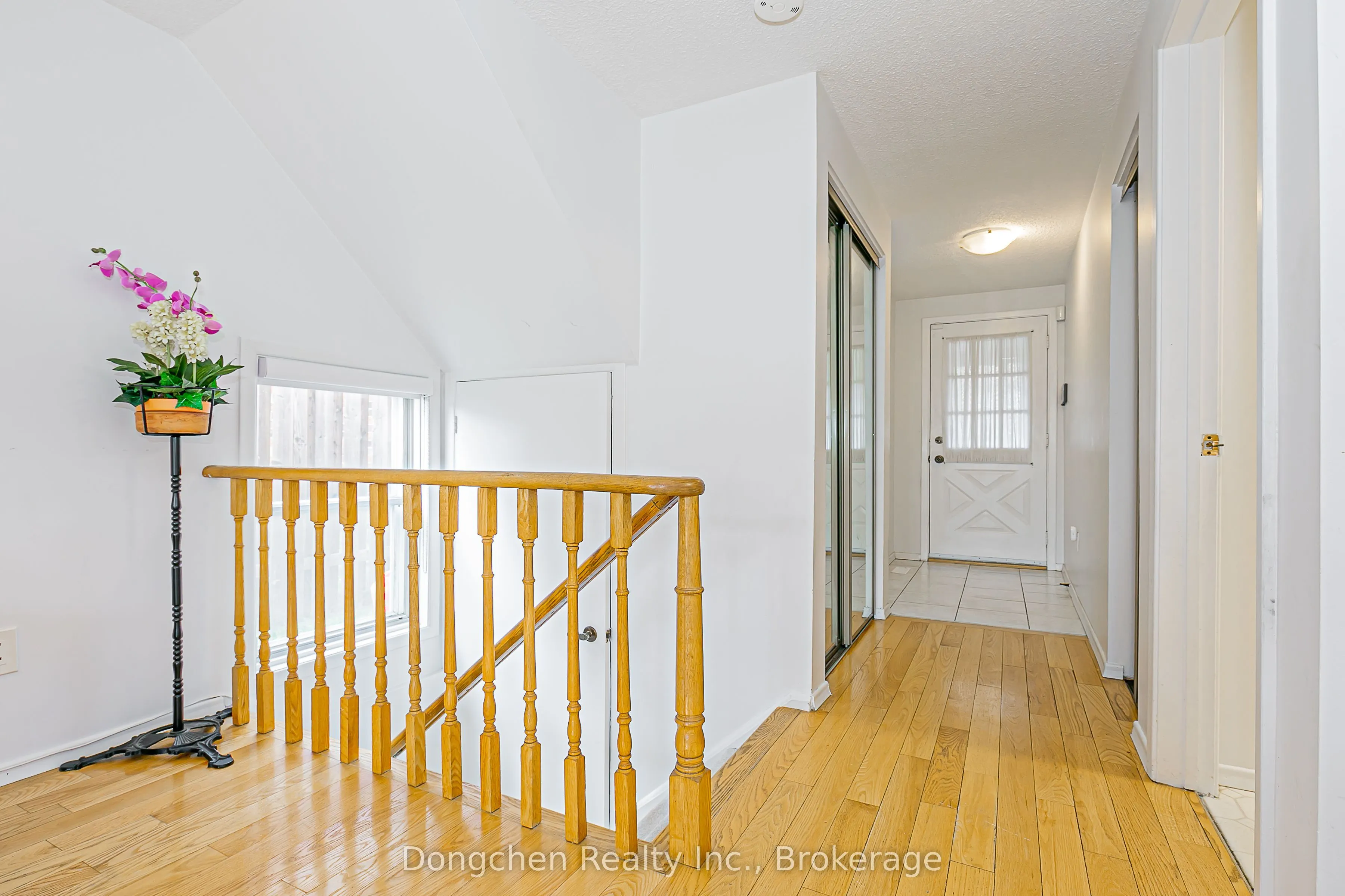 94 Mossbrook Crescent