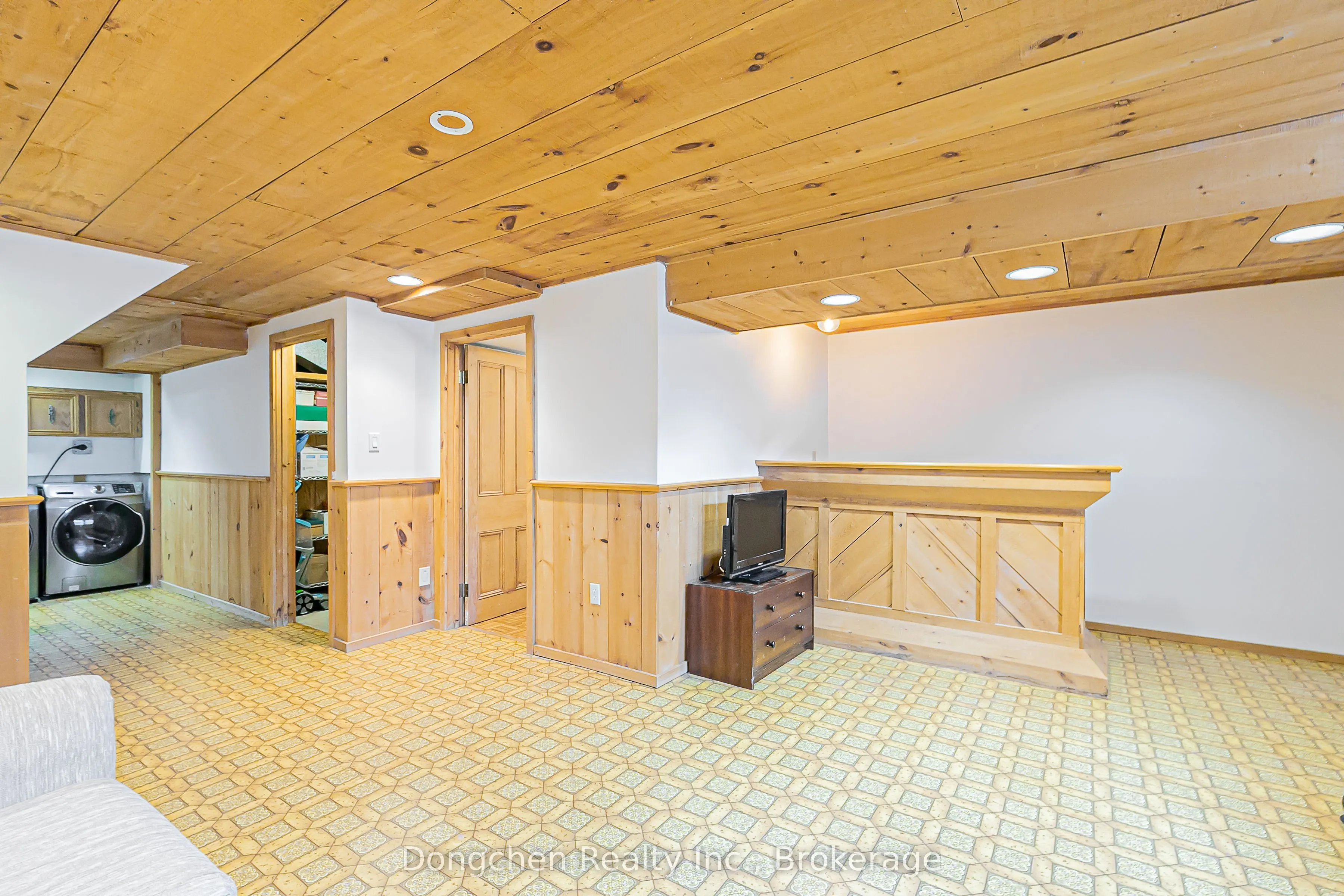 94 Mossbrook Crescent