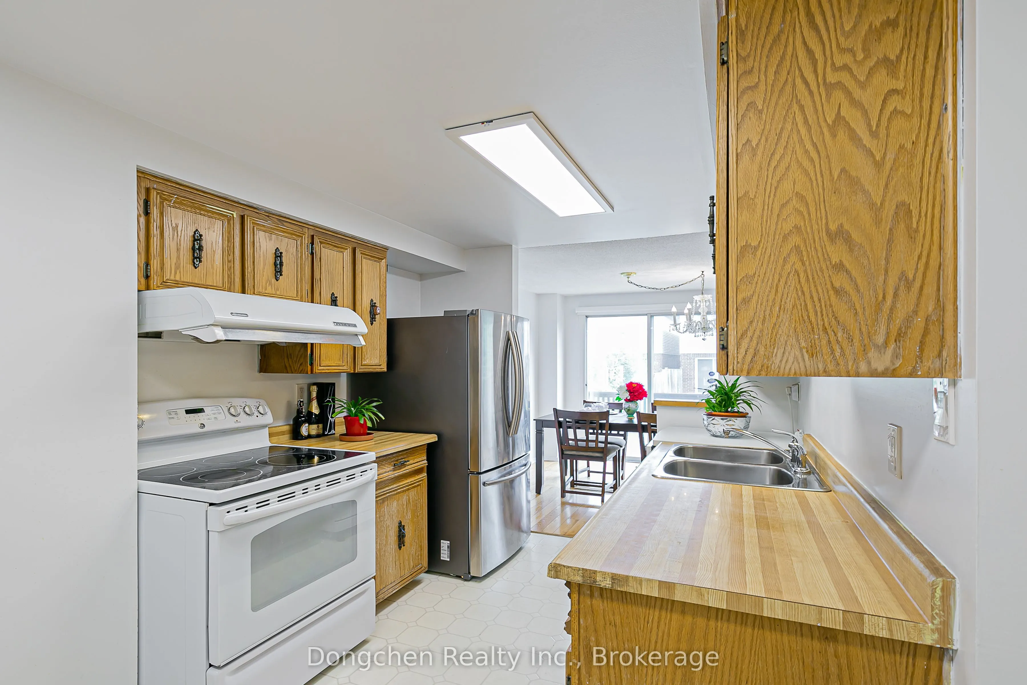 94 Mossbrook Crescent