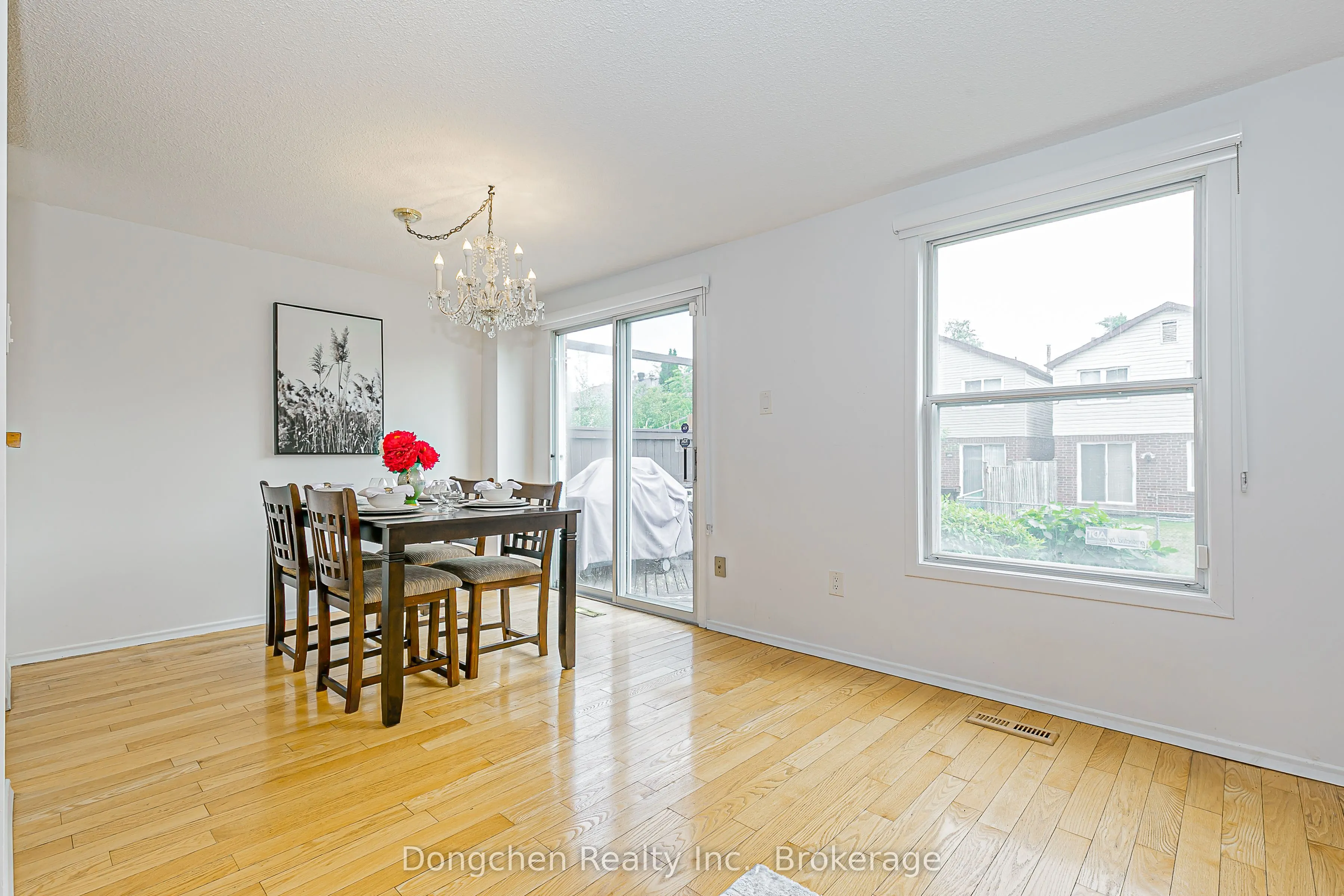 94 Mossbrook Crescent