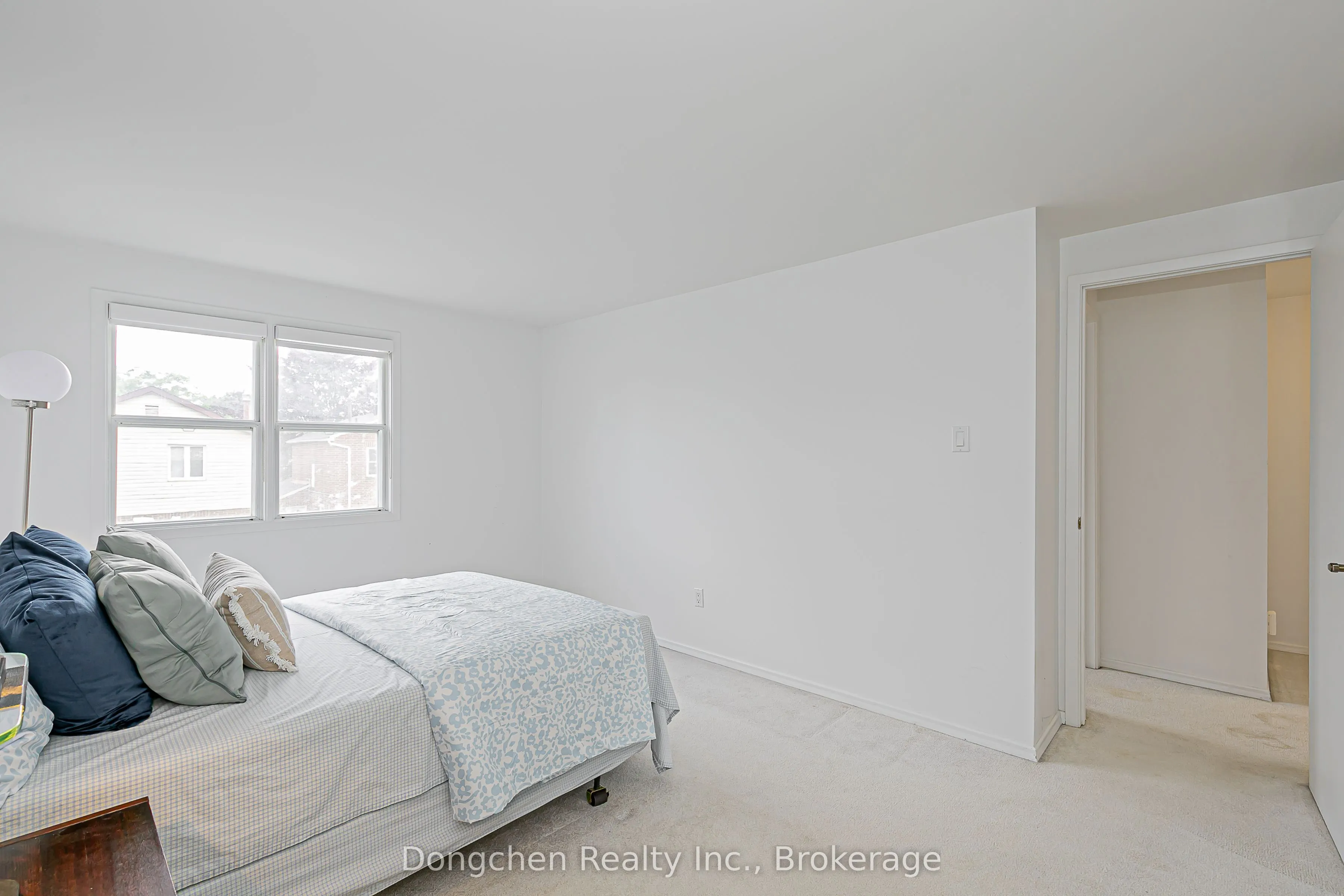 94 Mossbrook Crescent
