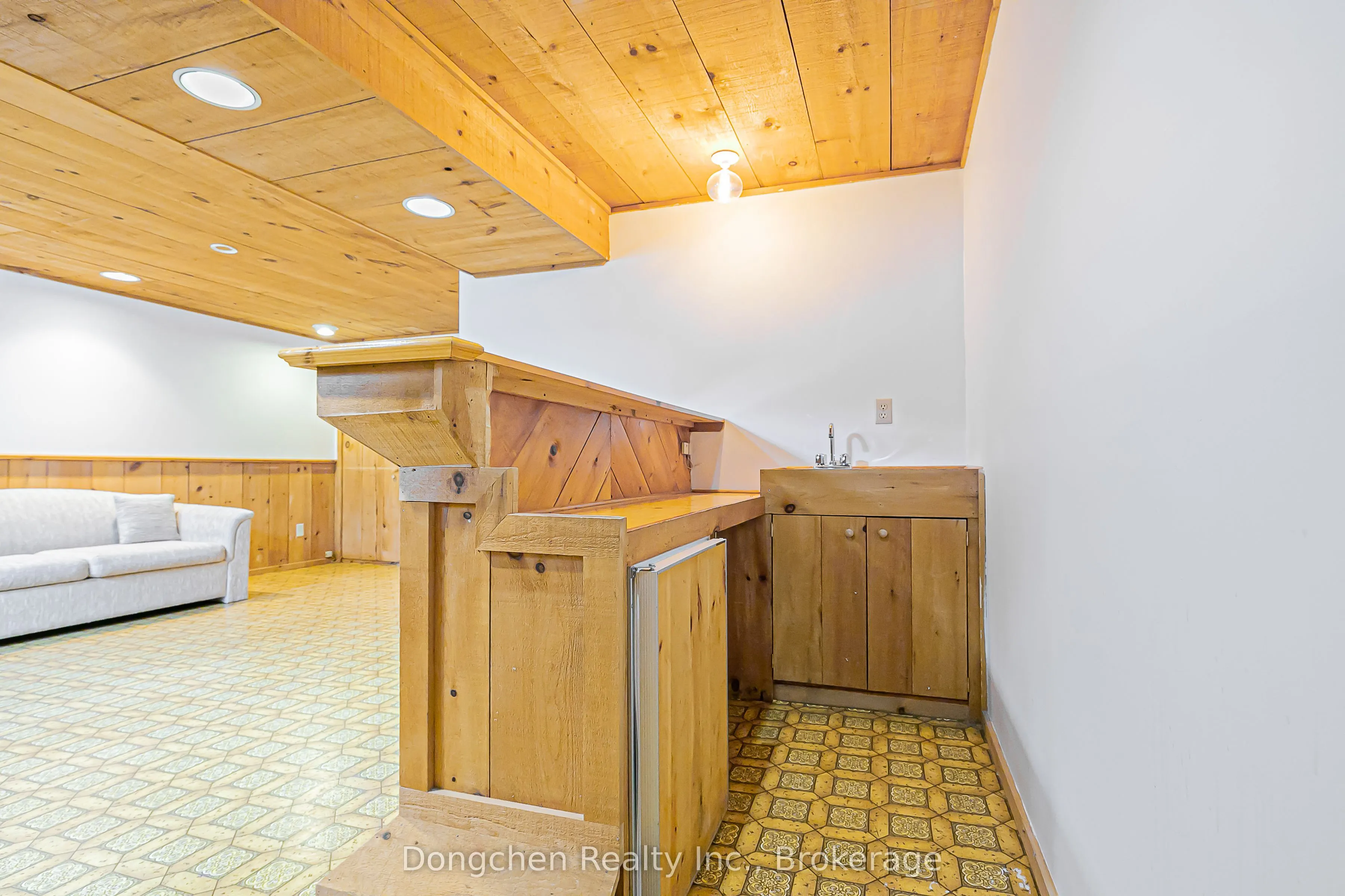 94 Mossbrook Crescent