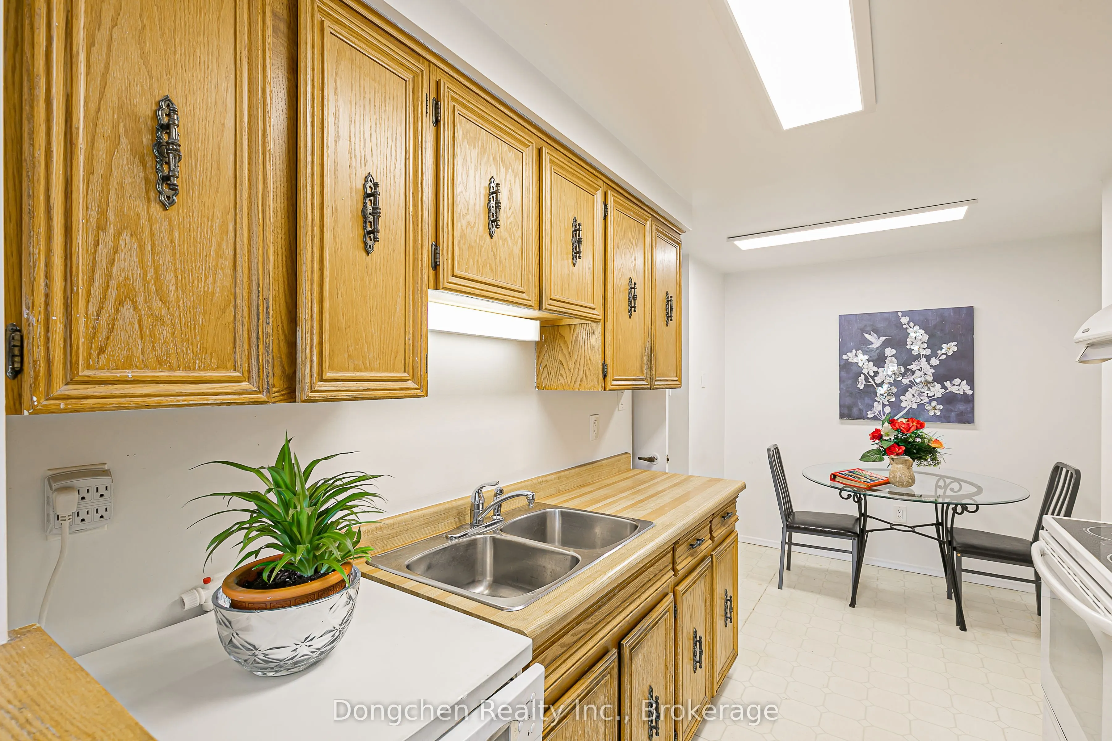 94 Mossbrook Crescent