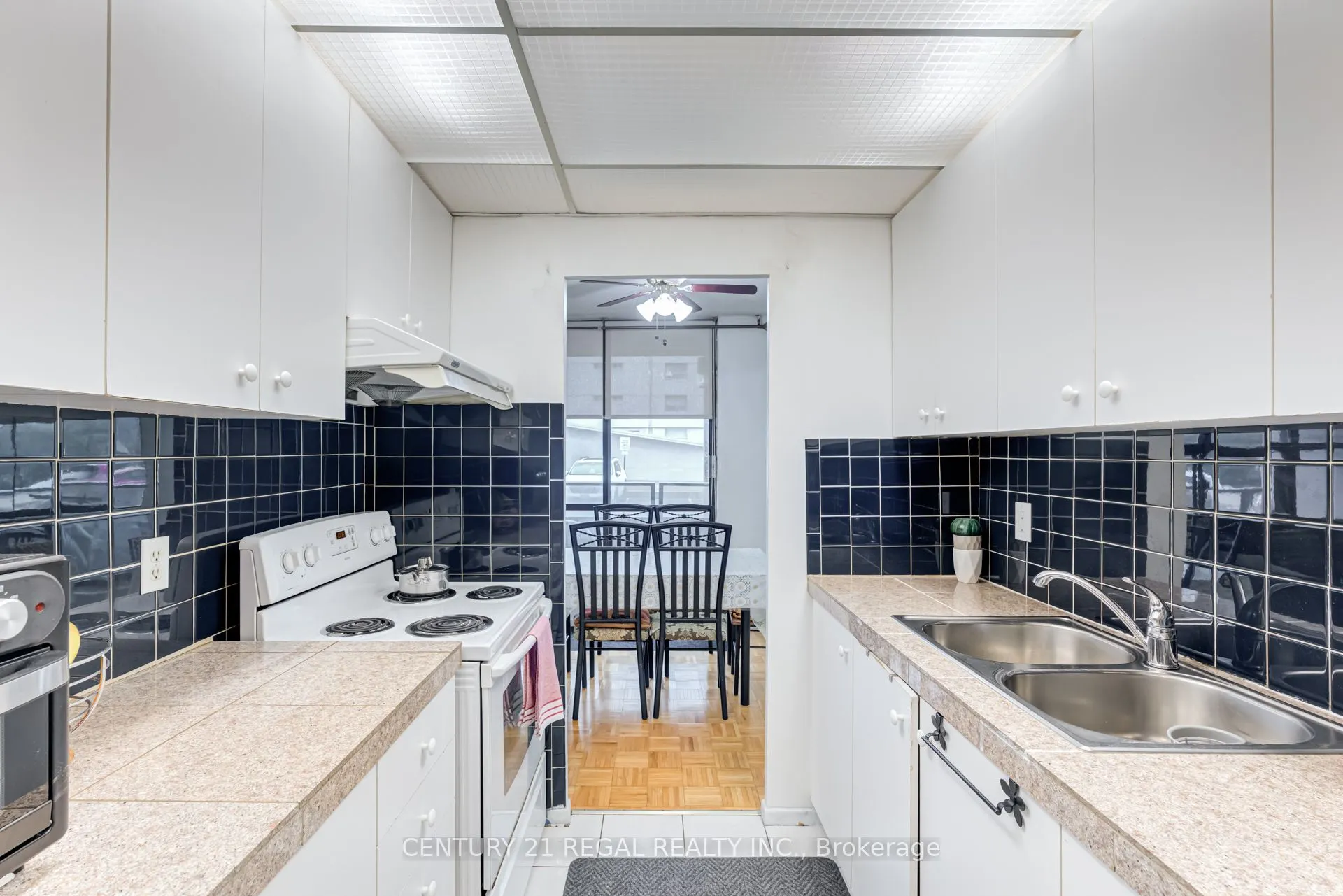 2721 Victoria Park Avenue, #101