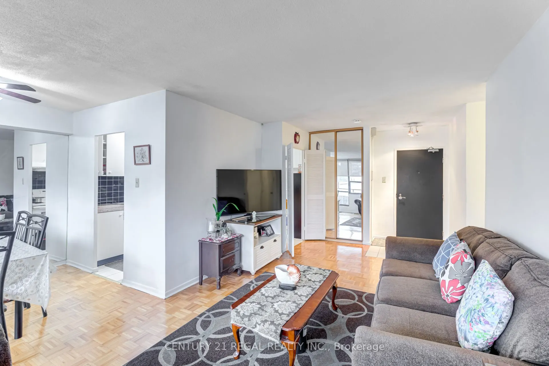 2721 Victoria Park Avenue, #101