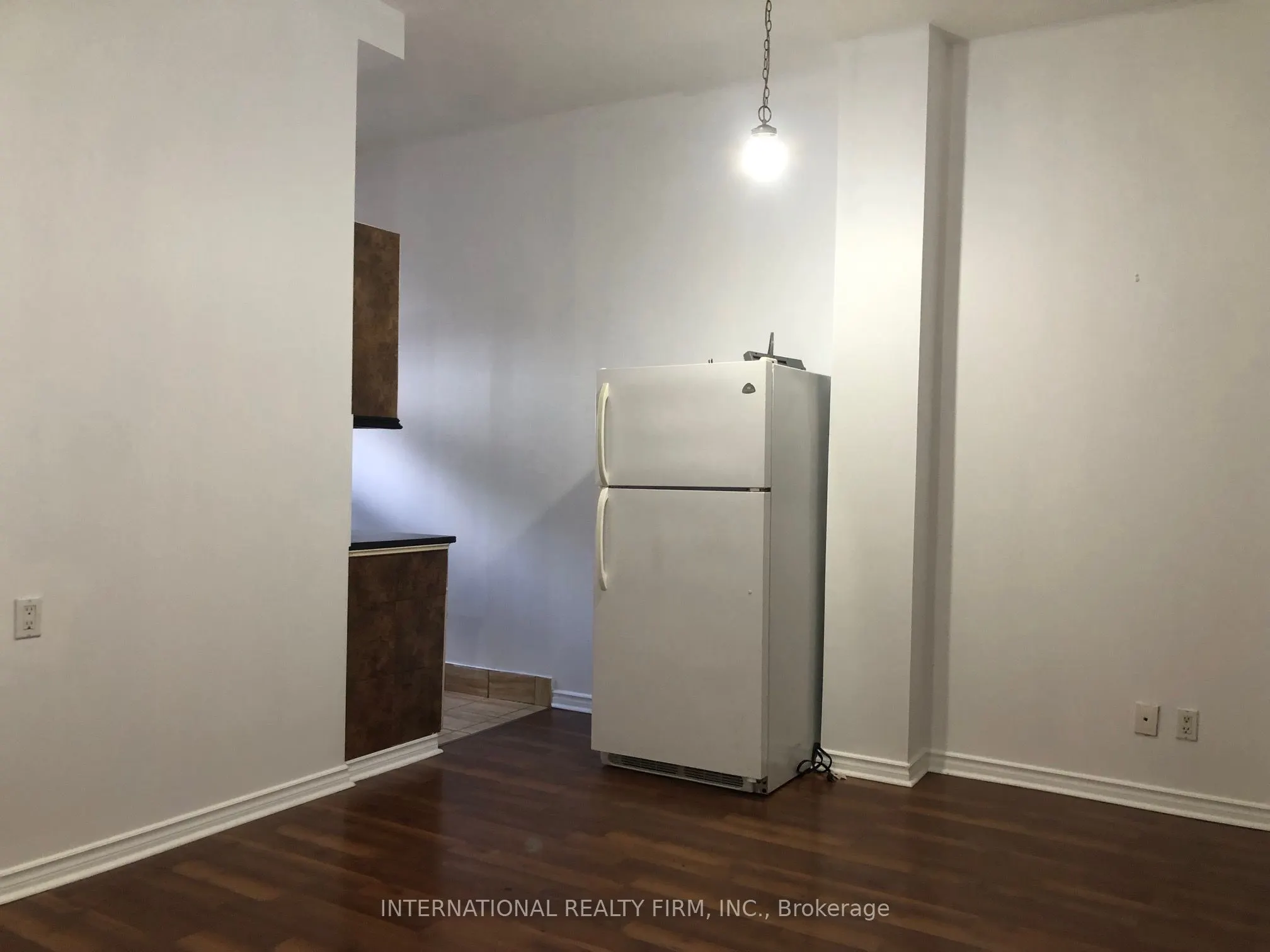 1272 Danforth Avenue, #Main