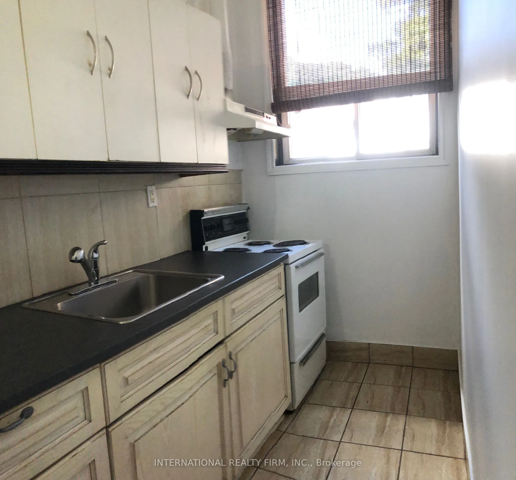 1272 Danforth Avenue, #Main