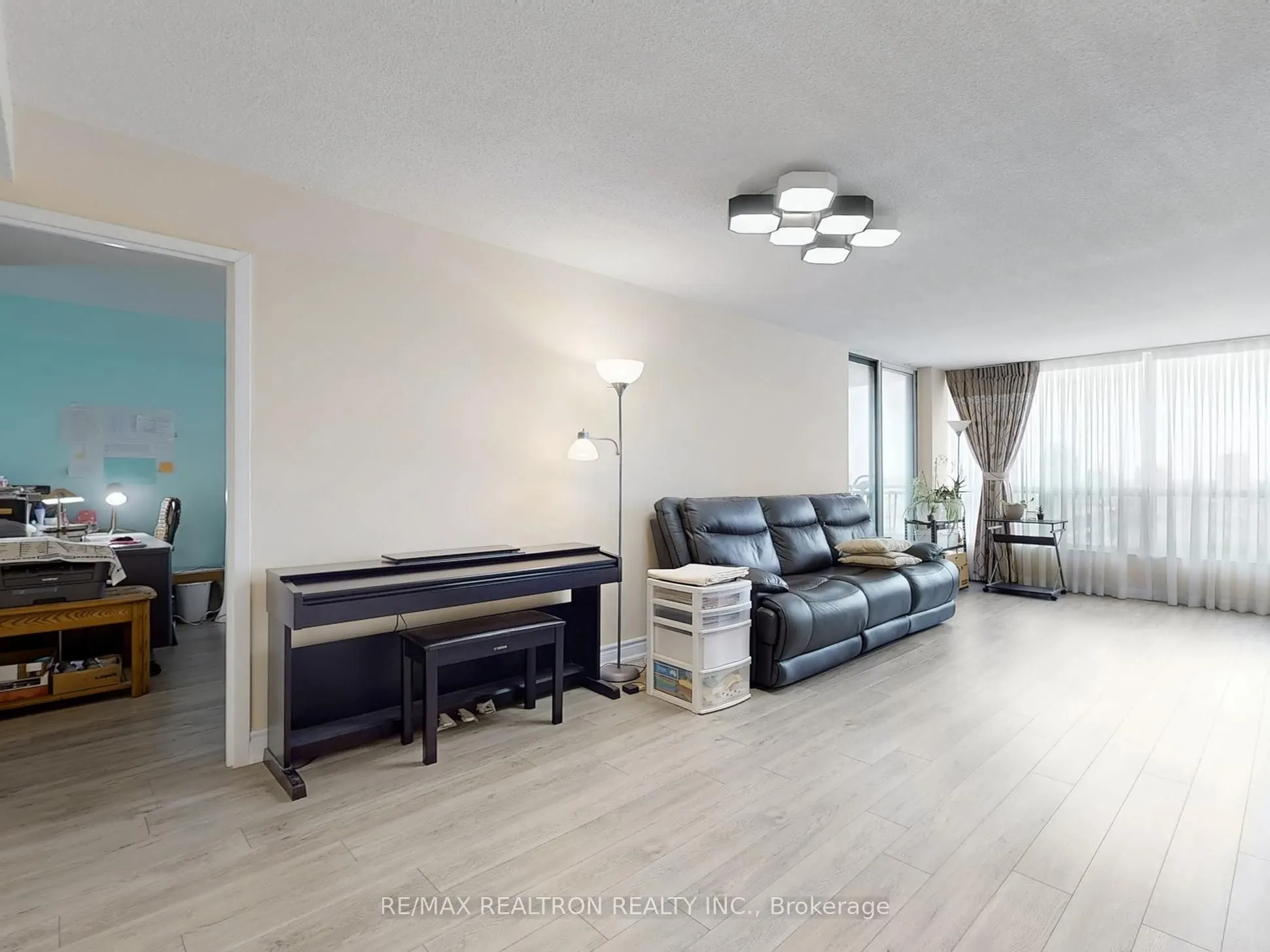 4725 Sheppard Avenue E, #1802