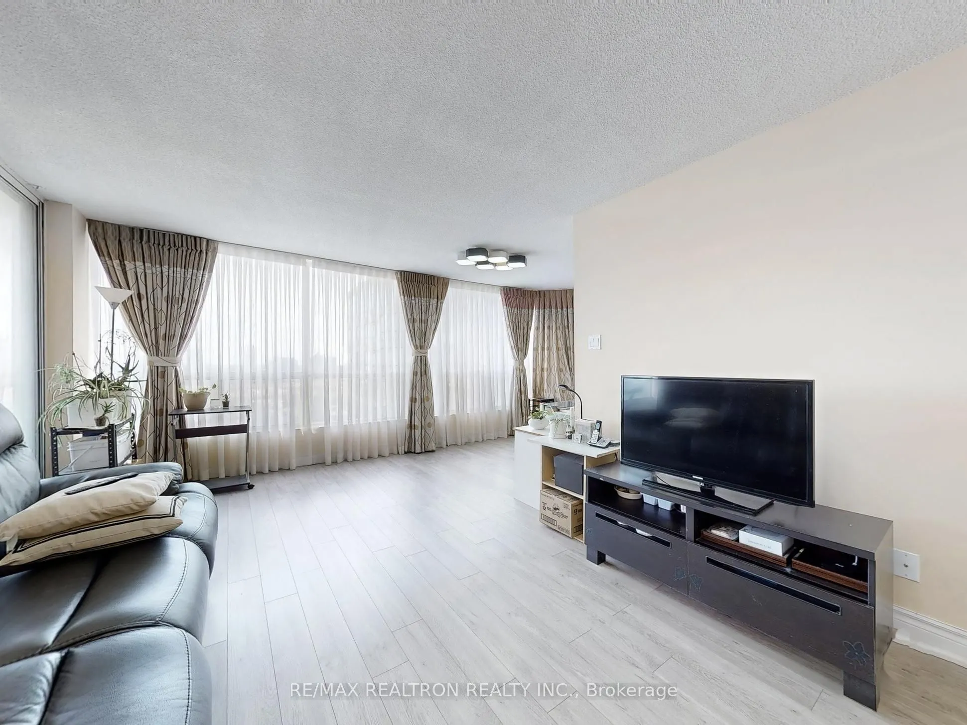4725 Sheppard Avenue E, #1802