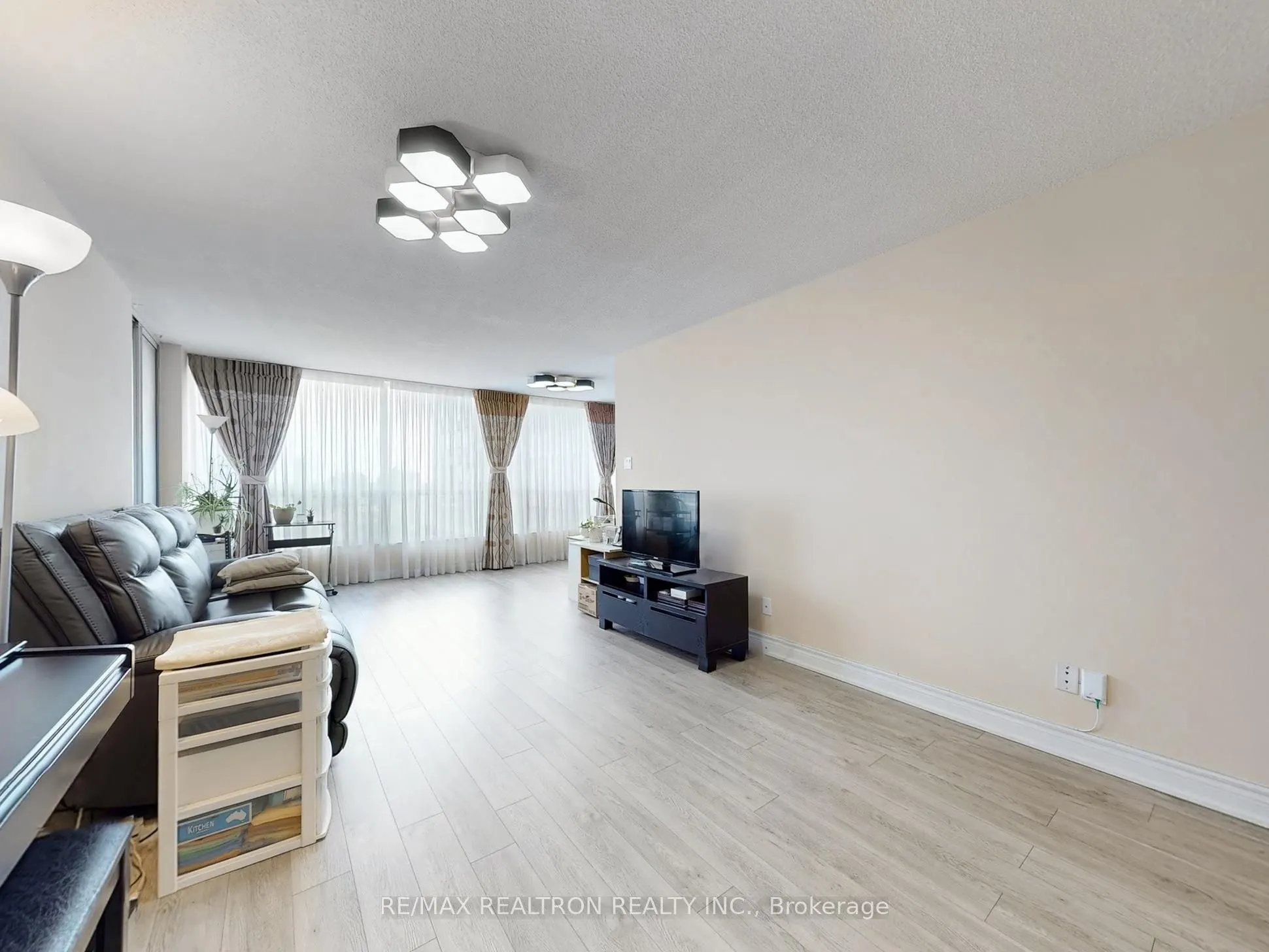 4725 Sheppard Avenue E, #1802