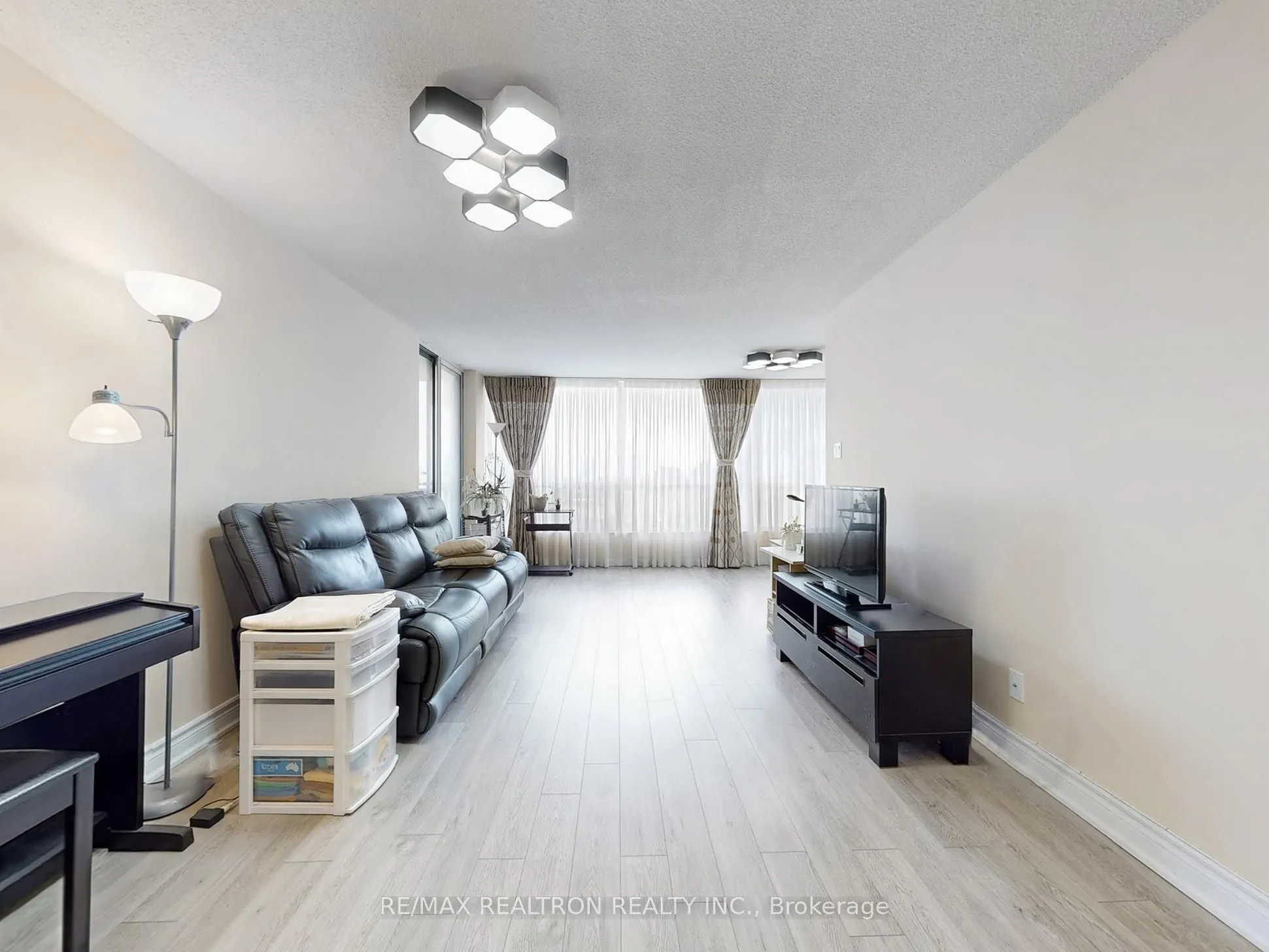 4725 Sheppard Avenue E, #1802