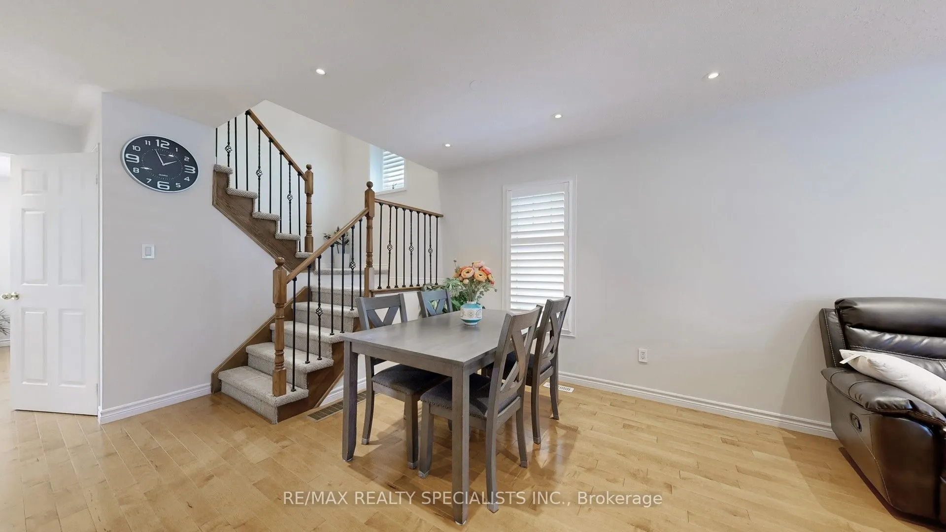 33 Donlevy Crescent