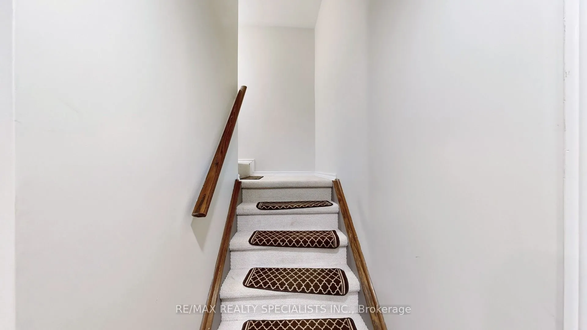 33 Donlevy Crescent
