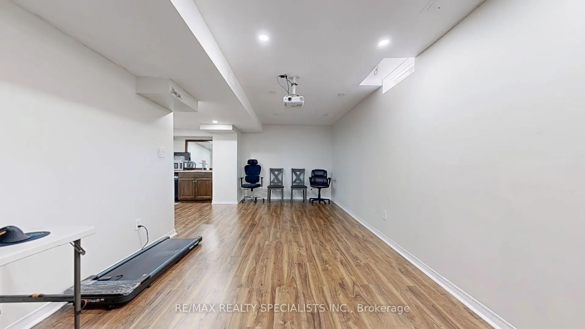 33 Donlevy Crescent