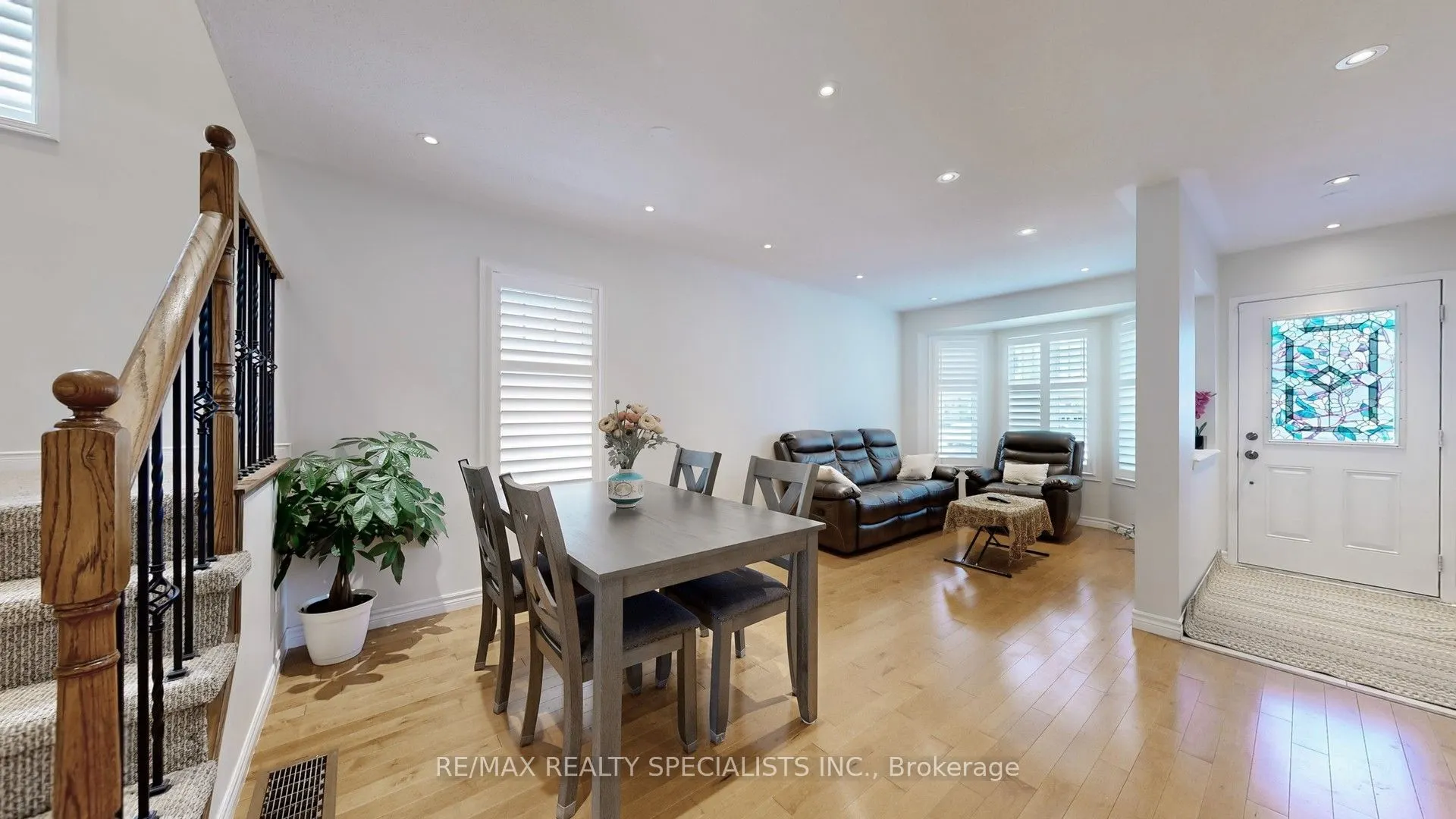 33 Donlevy Crescent