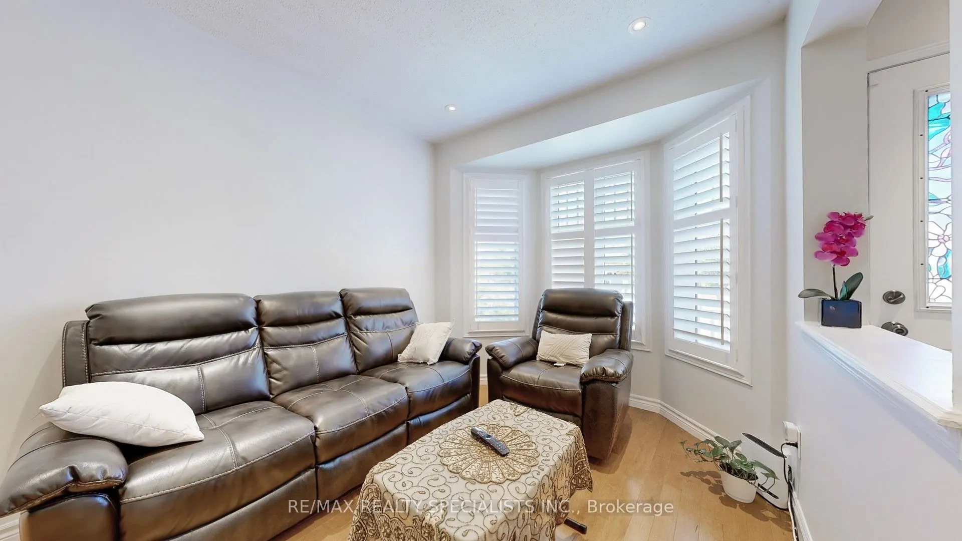 33 Donlevy Crescent