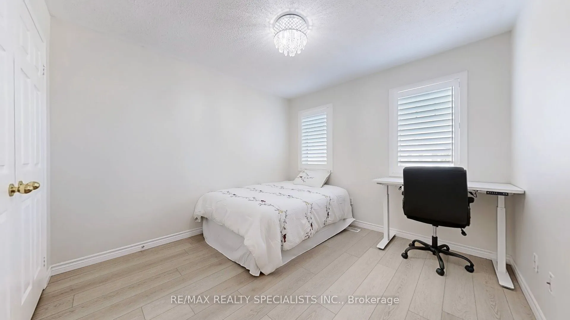 33 Donlevy Crescent