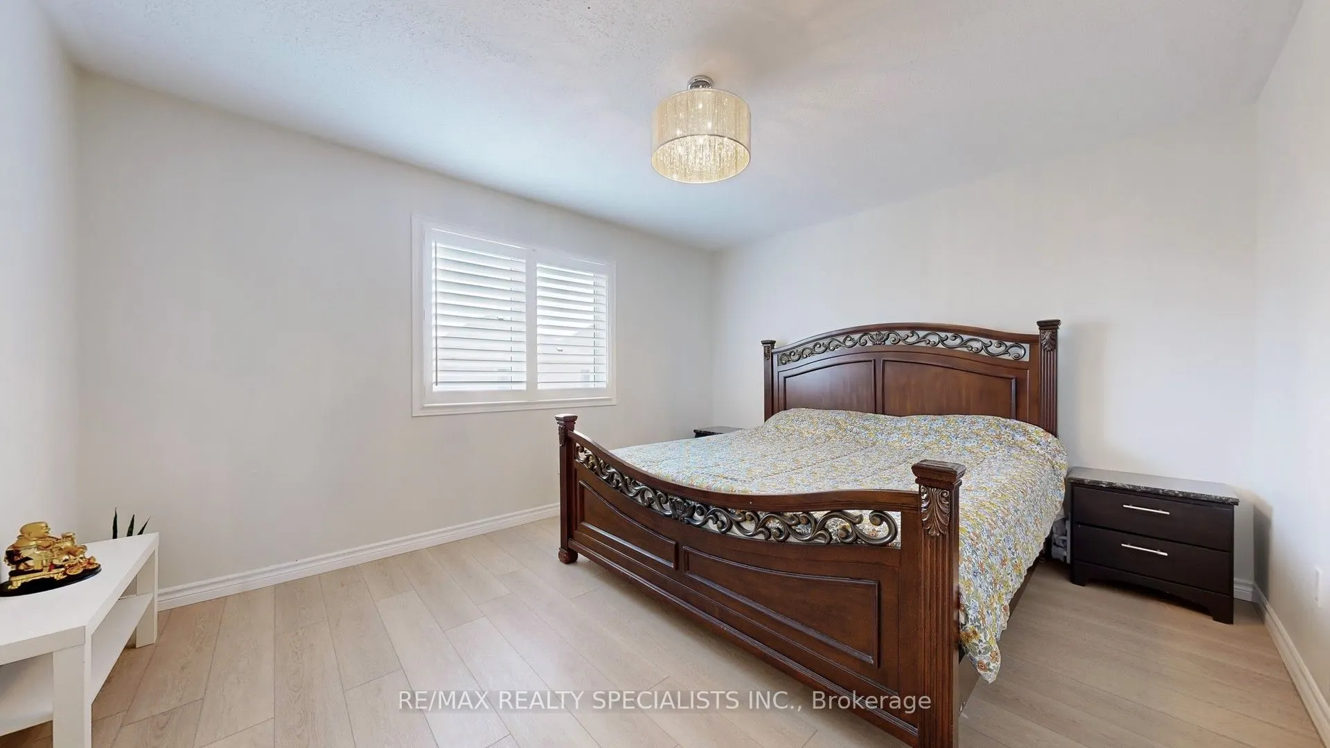 33 Donlevy Crescent