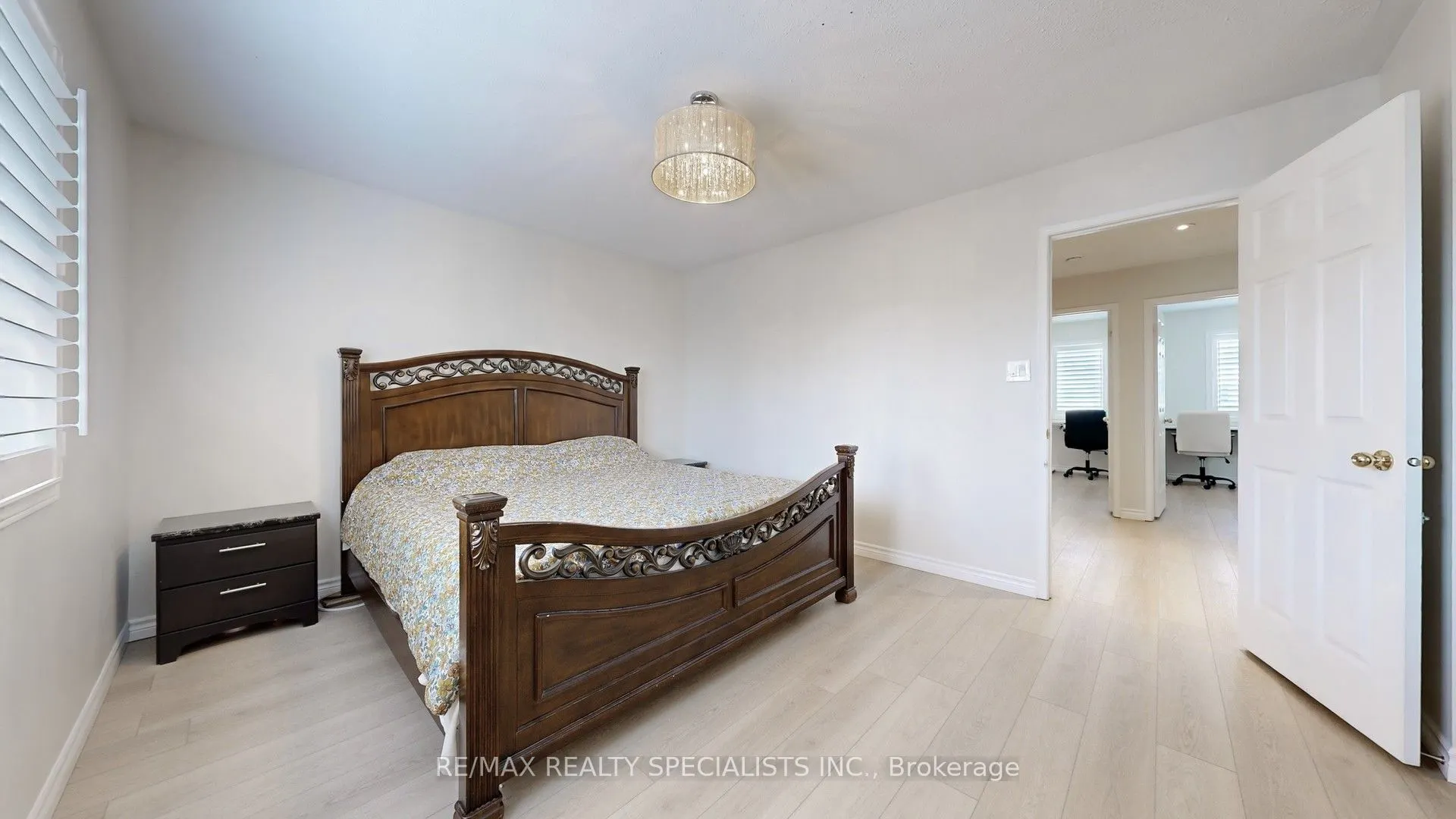 33 Donlevy Crescent