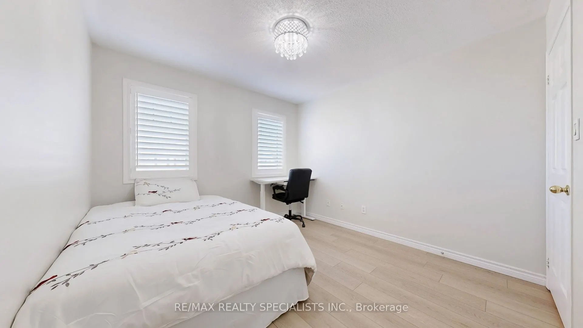33 Donlevy Crescent