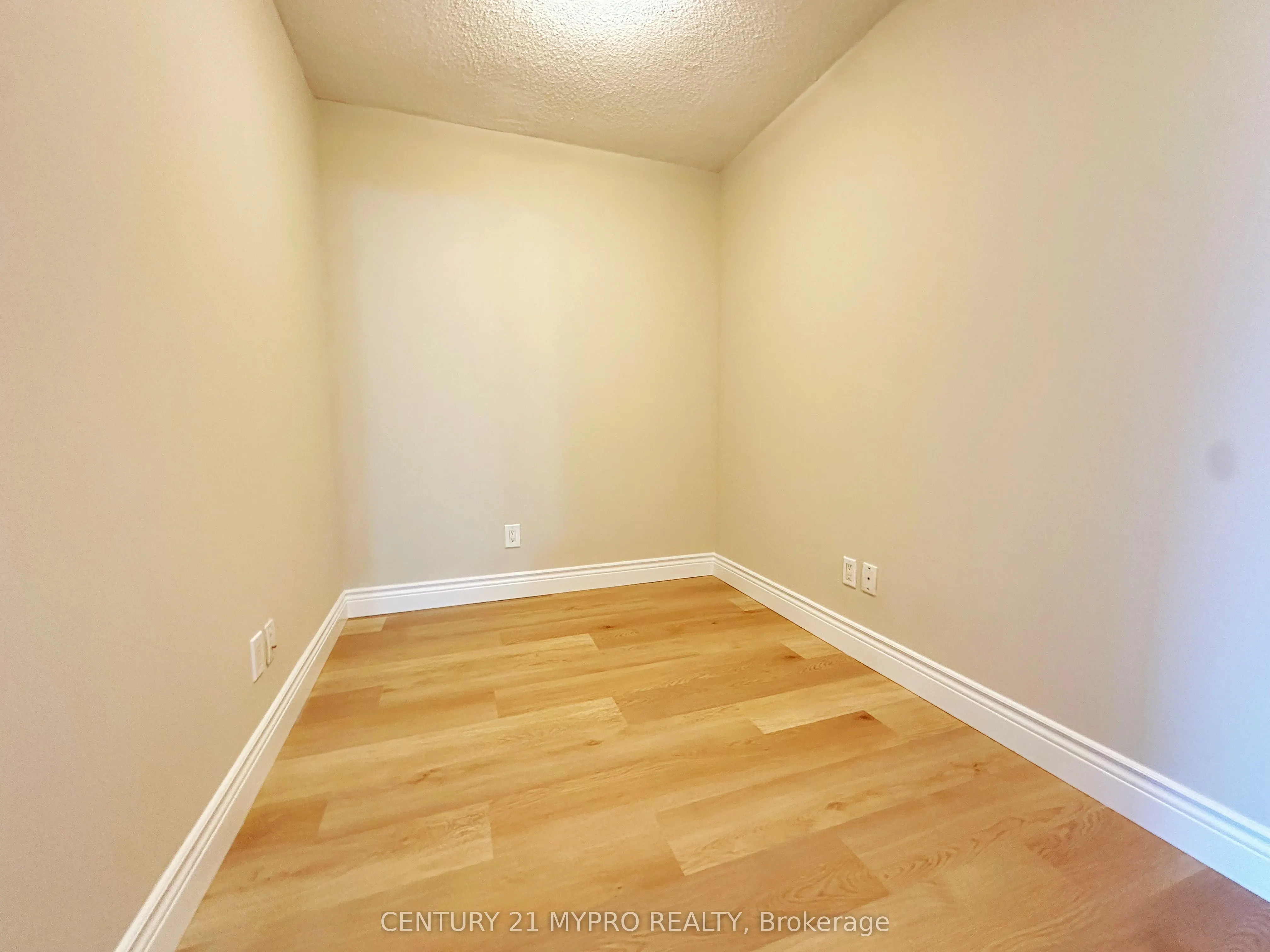 151 Village Green Square, #2506