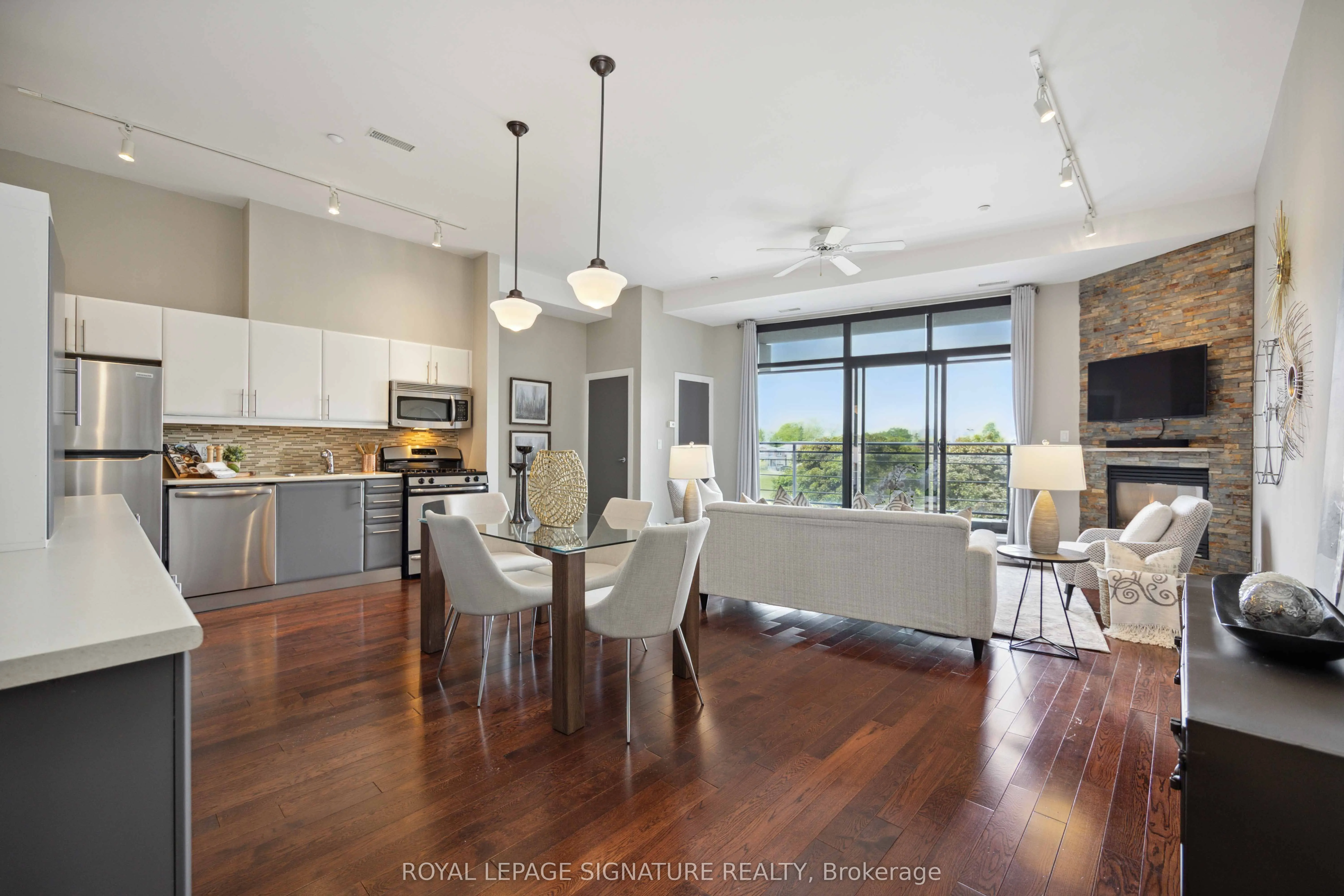 160 Fallingbrook Road, #205