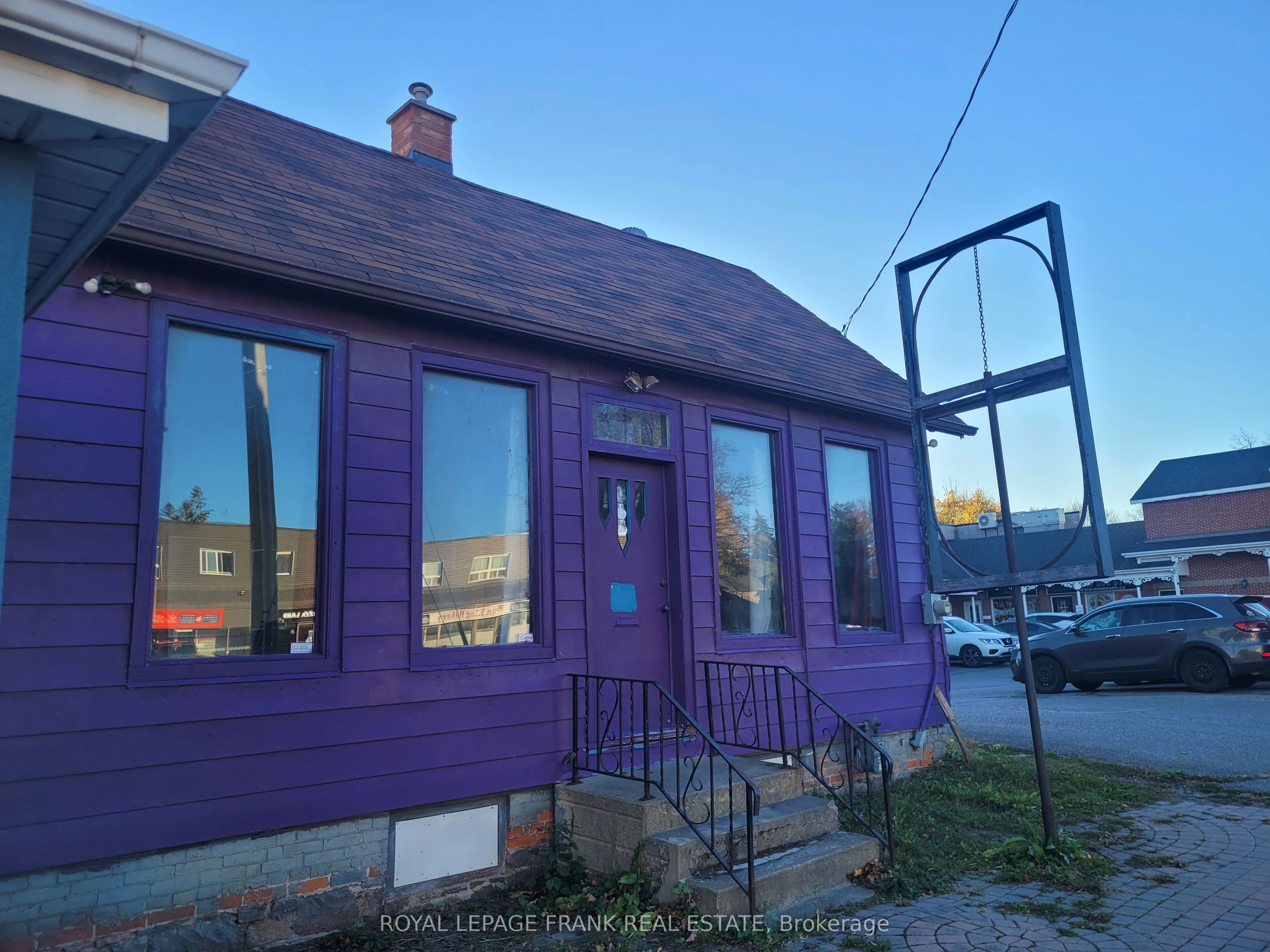 139-141 King Street E