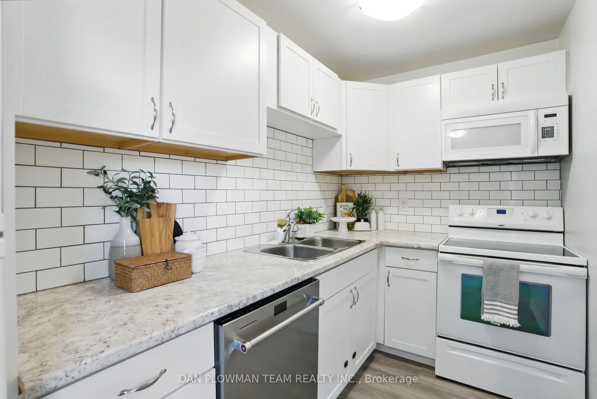1133 Ritson Road N, #96
