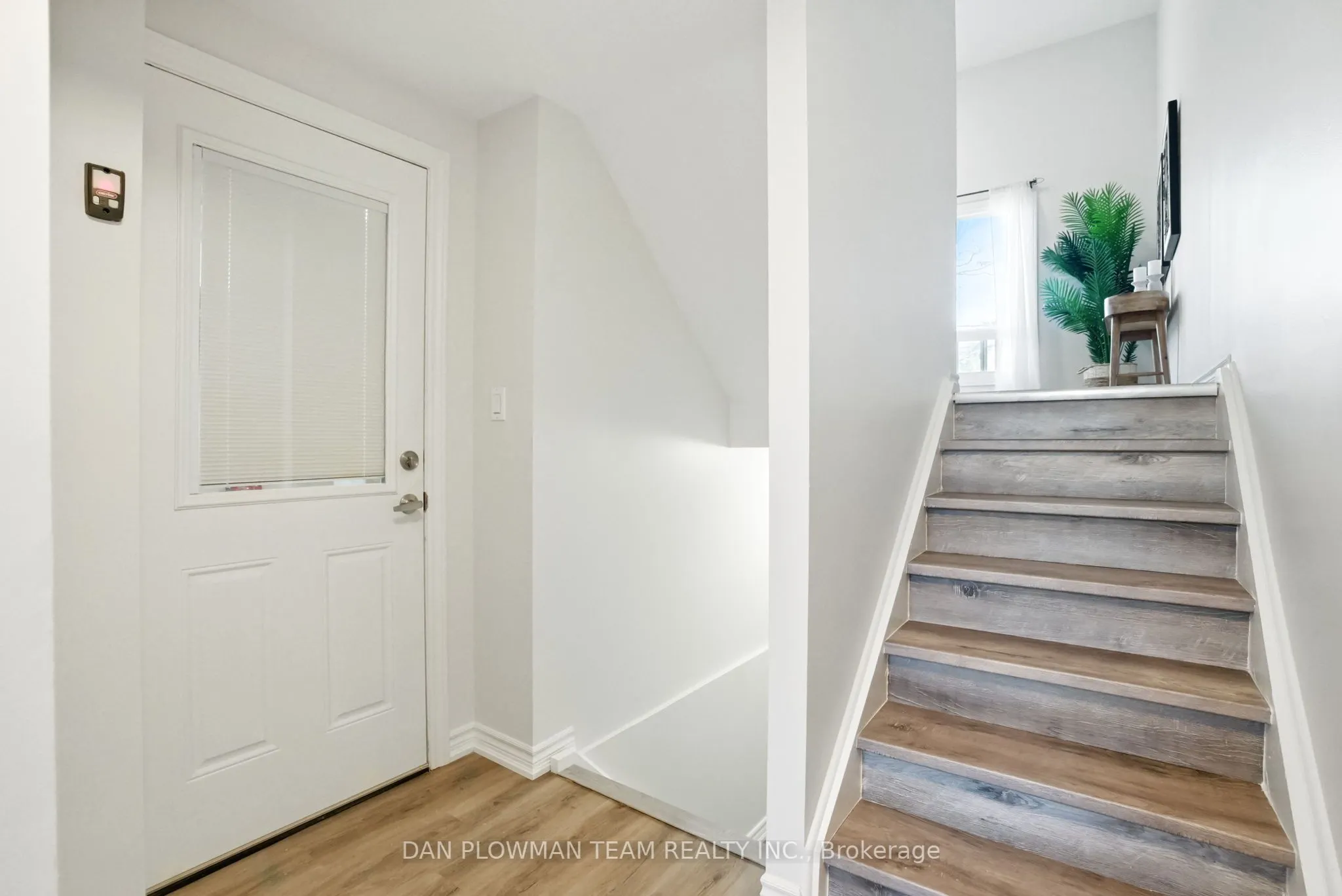1133 Ritson Road N, #96