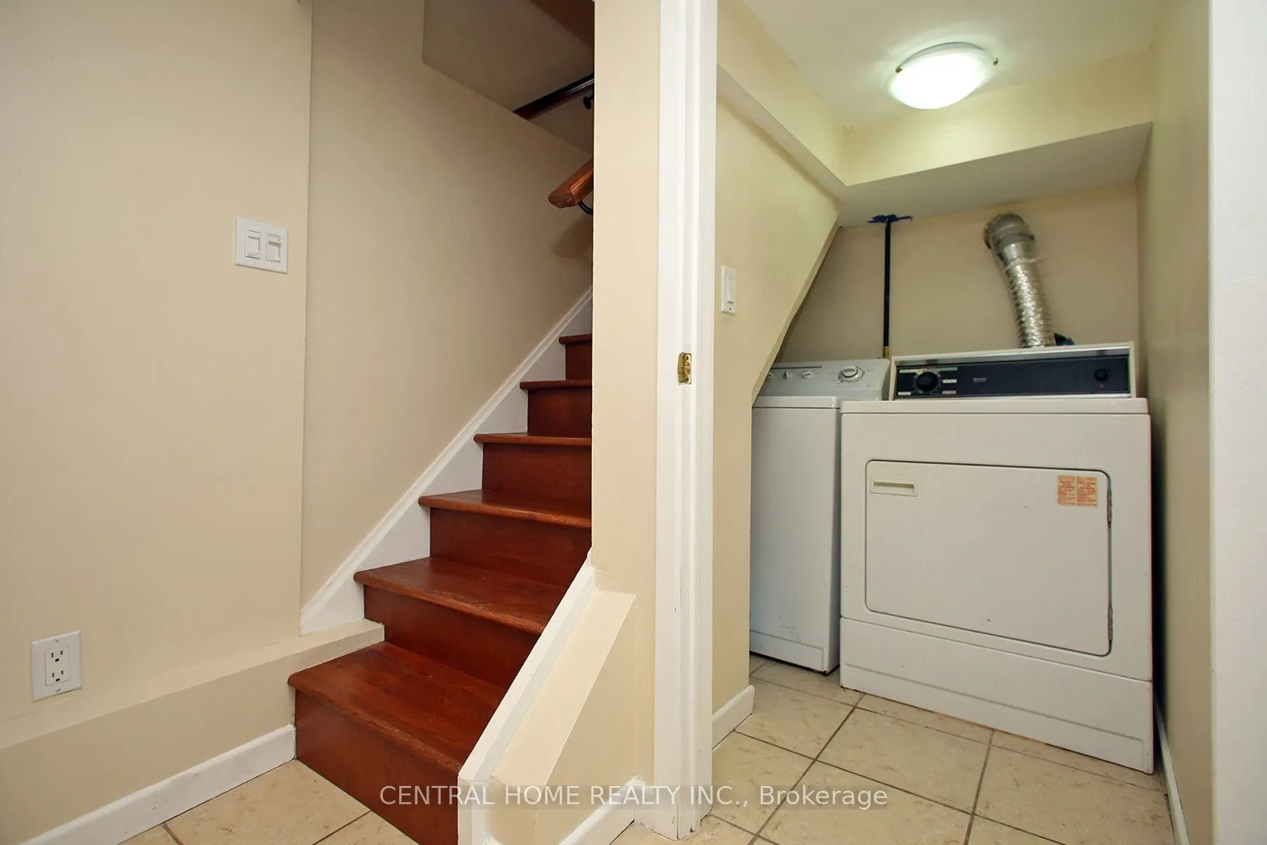 106 Carlaw Avenue