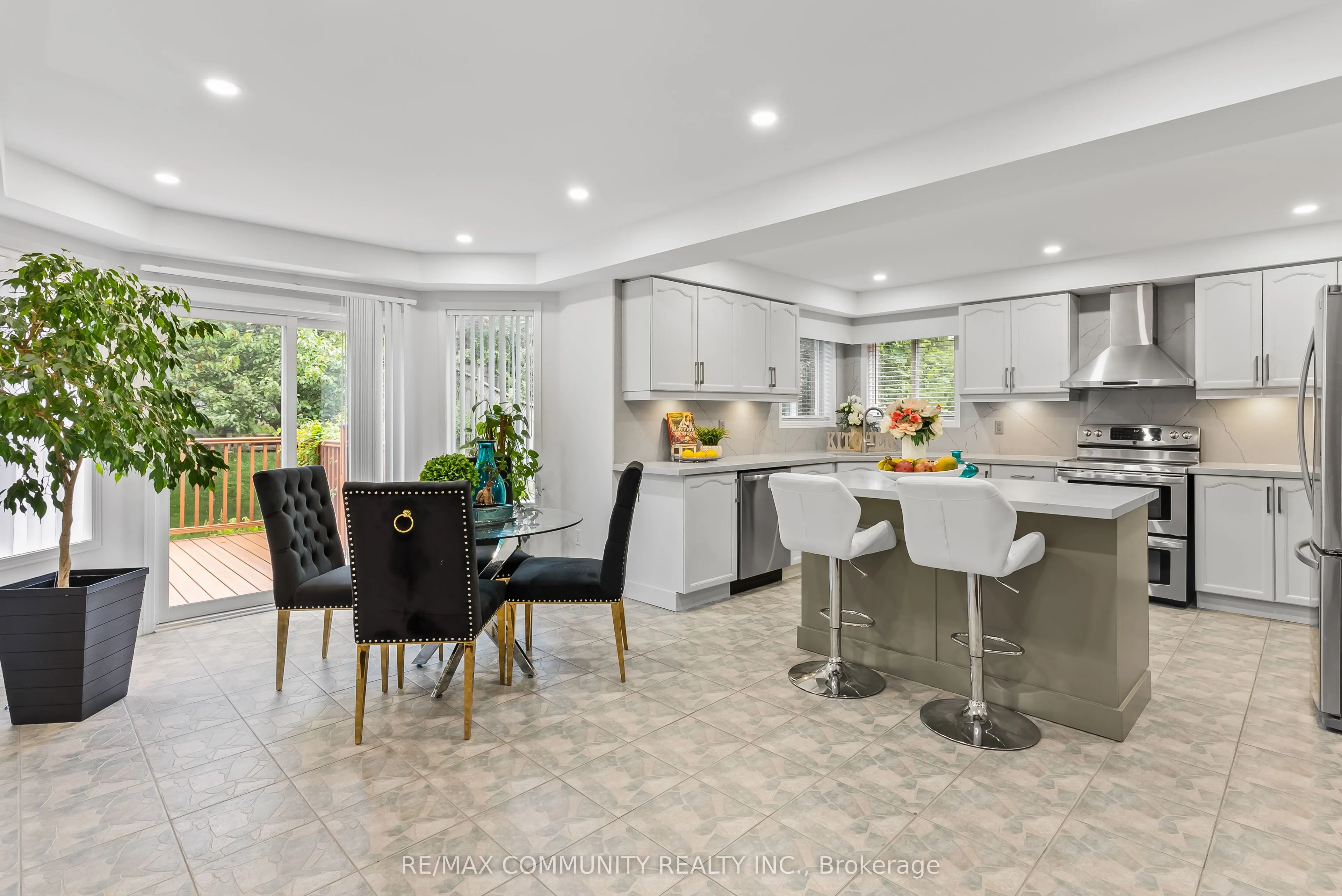 27 Mac Carl Crescent