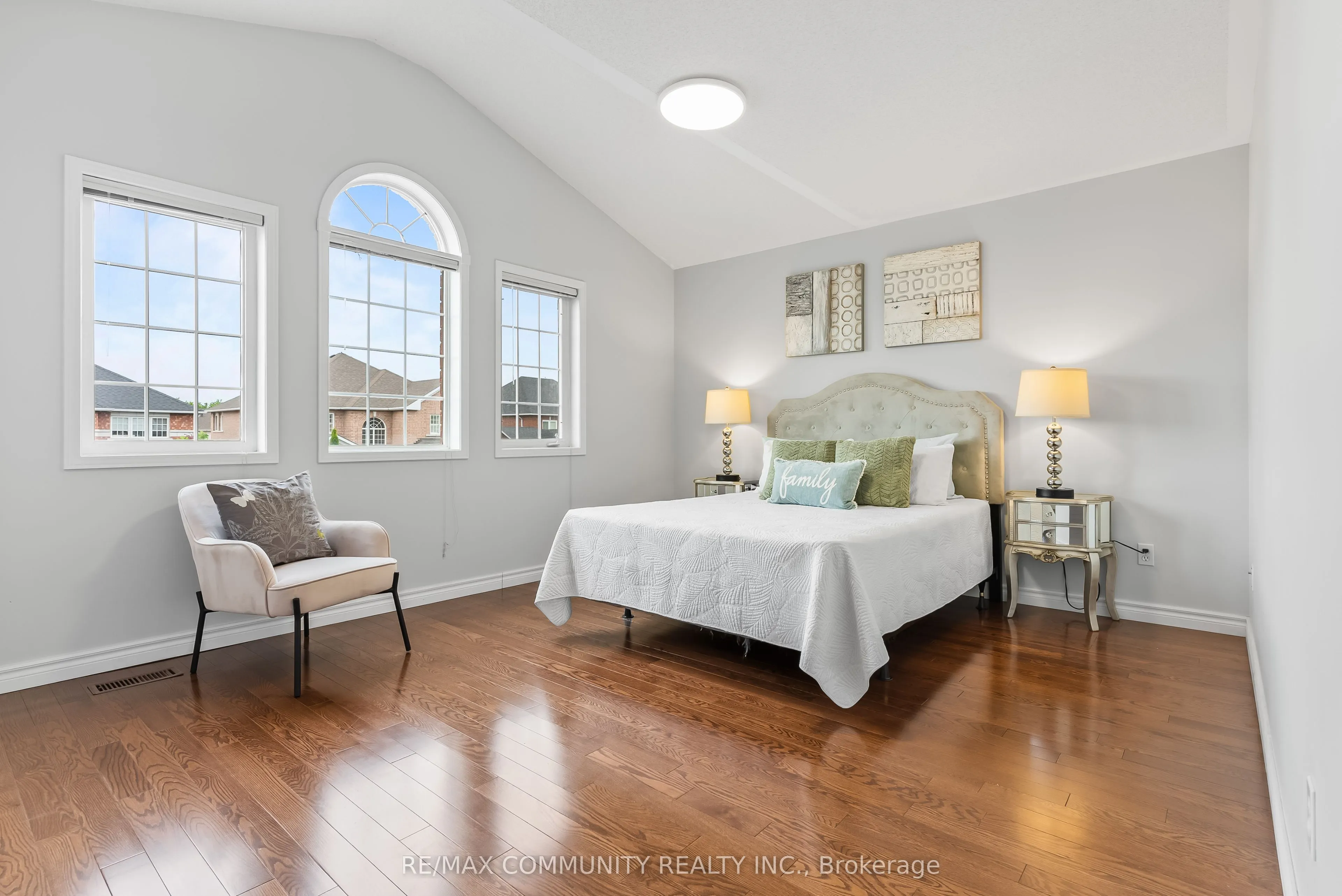 27 Mac Carl Crescent