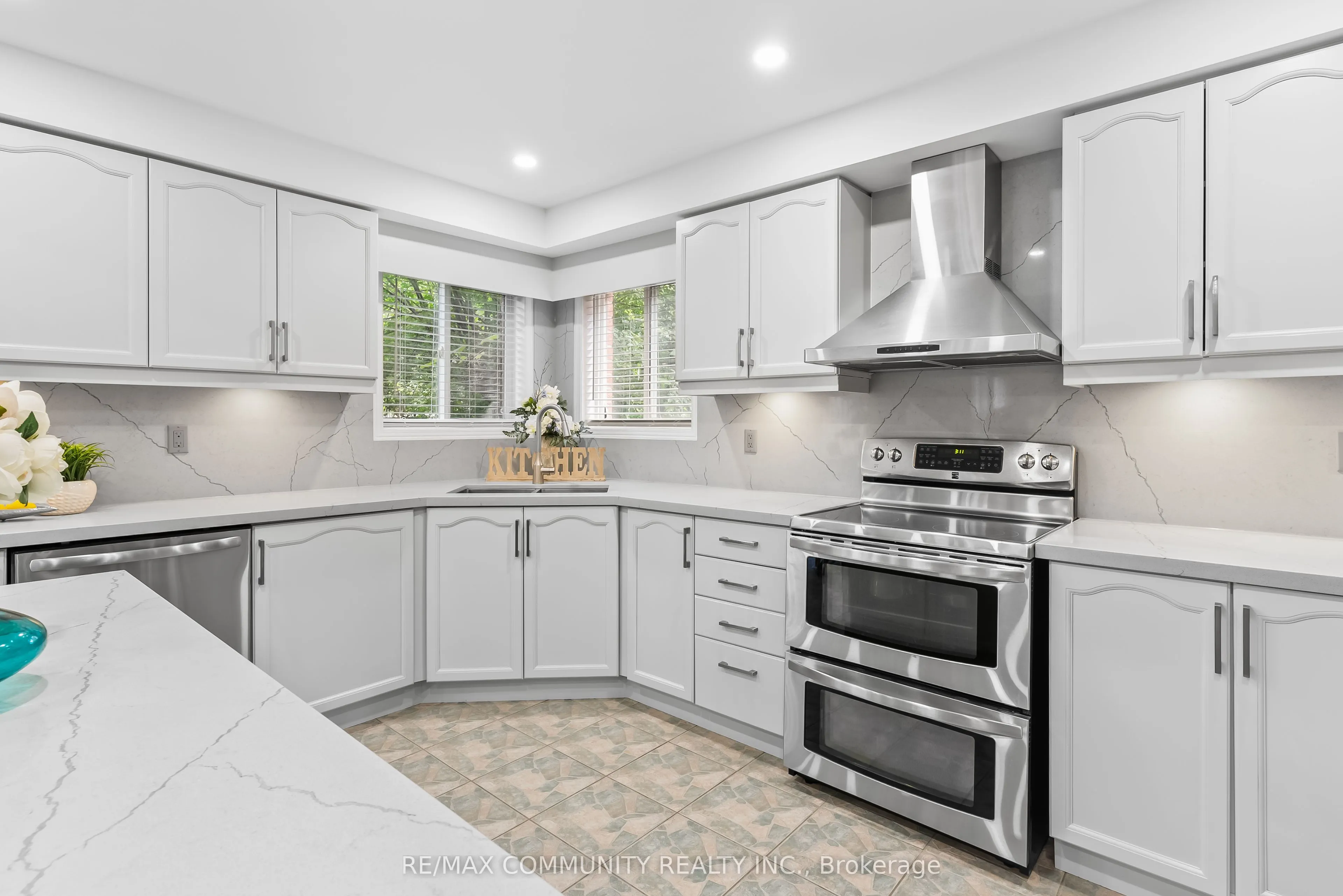 27 Mac Carl Crescent