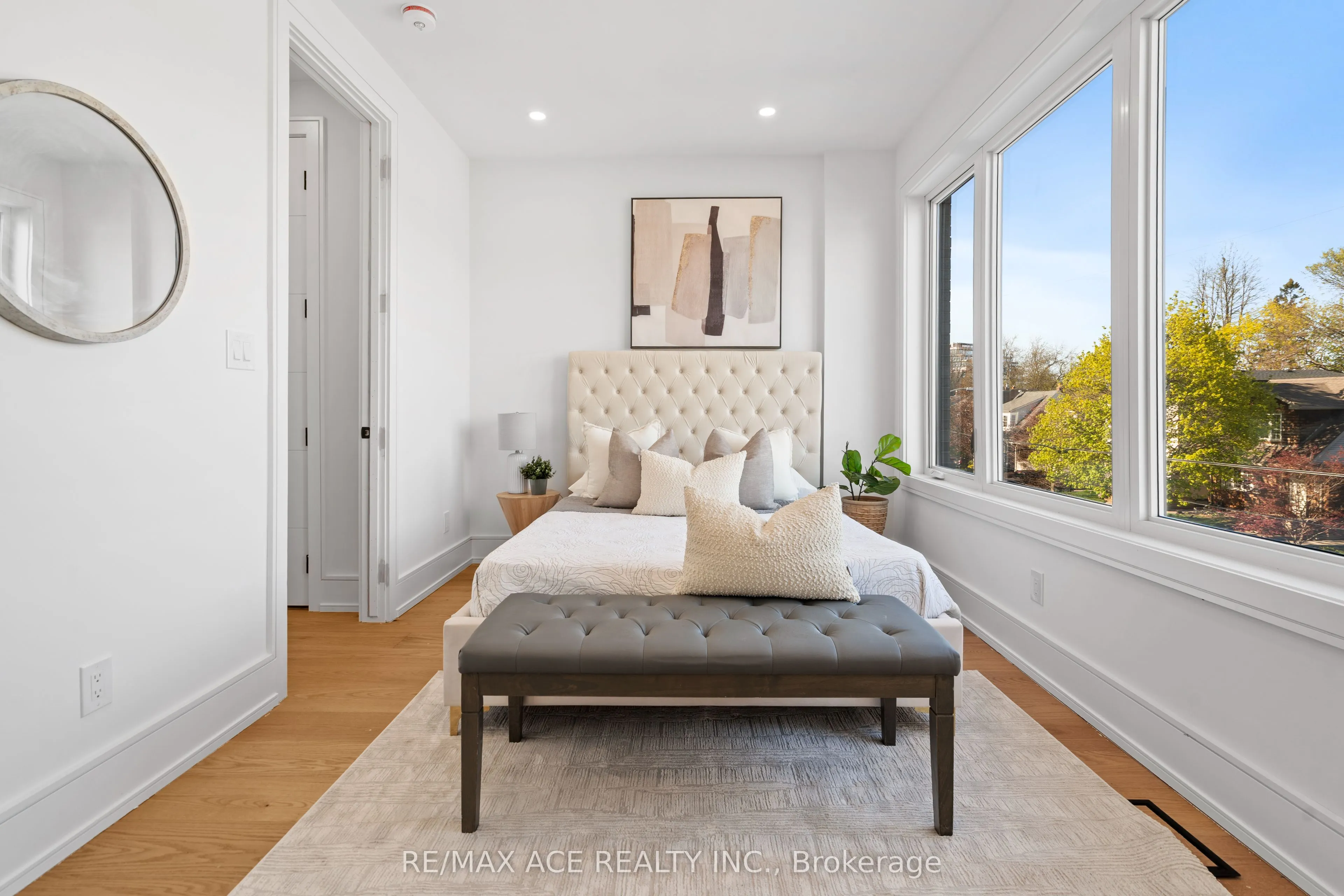122 Warden Avenue
