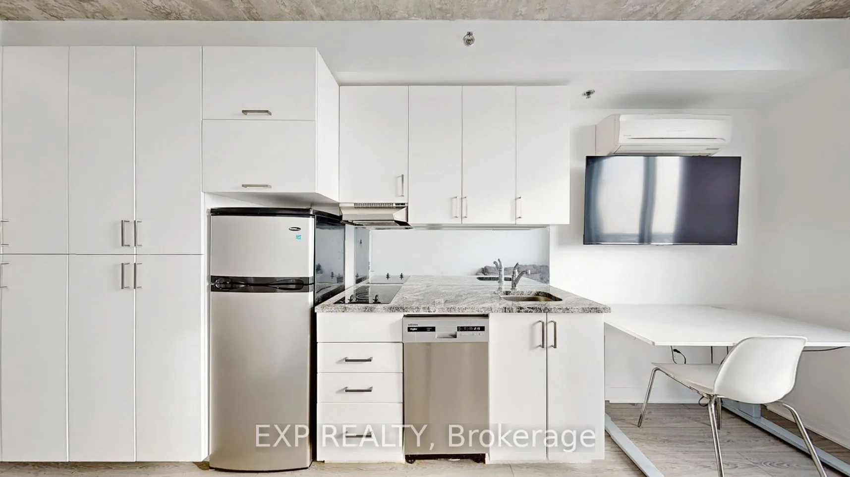1900 Simcoe Street N, #502