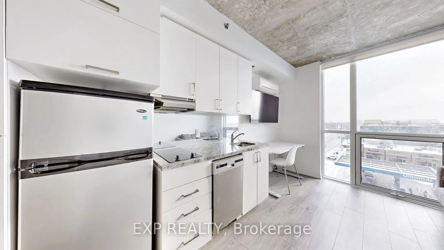 1900 Simcoe Street N, #502
