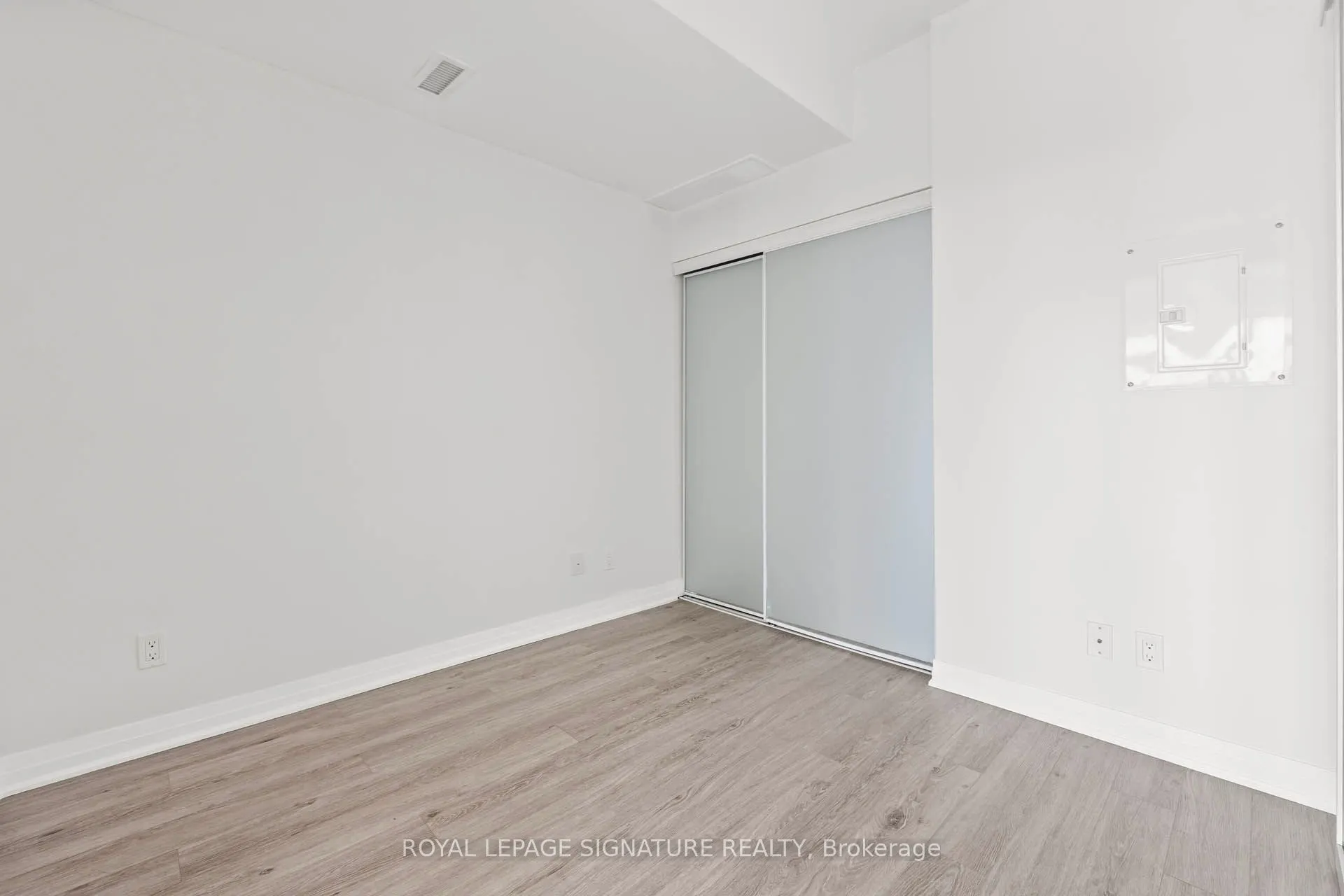 1630 Queen Street E, #405