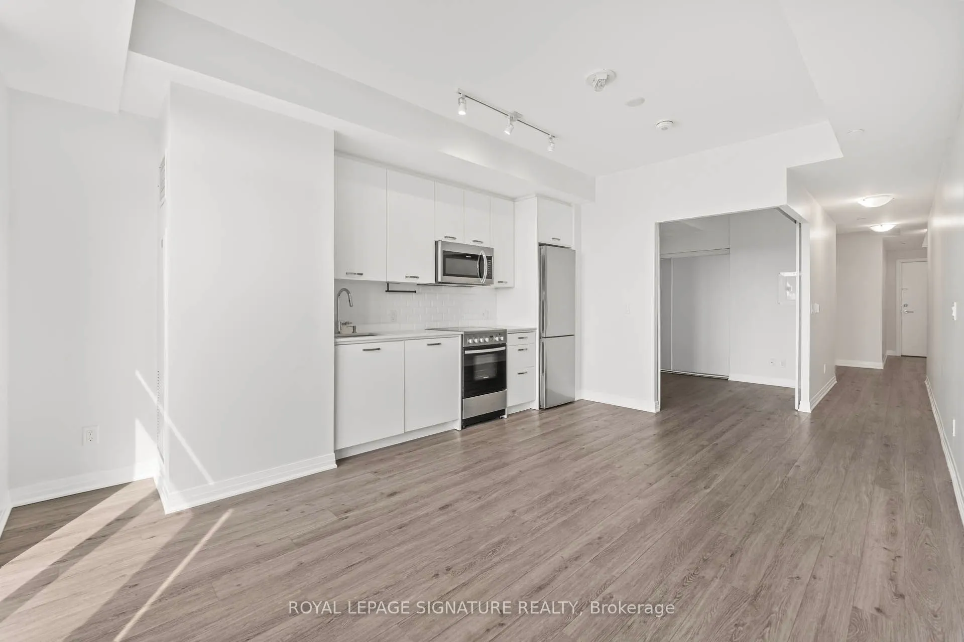 1630 Queen Street E, #405