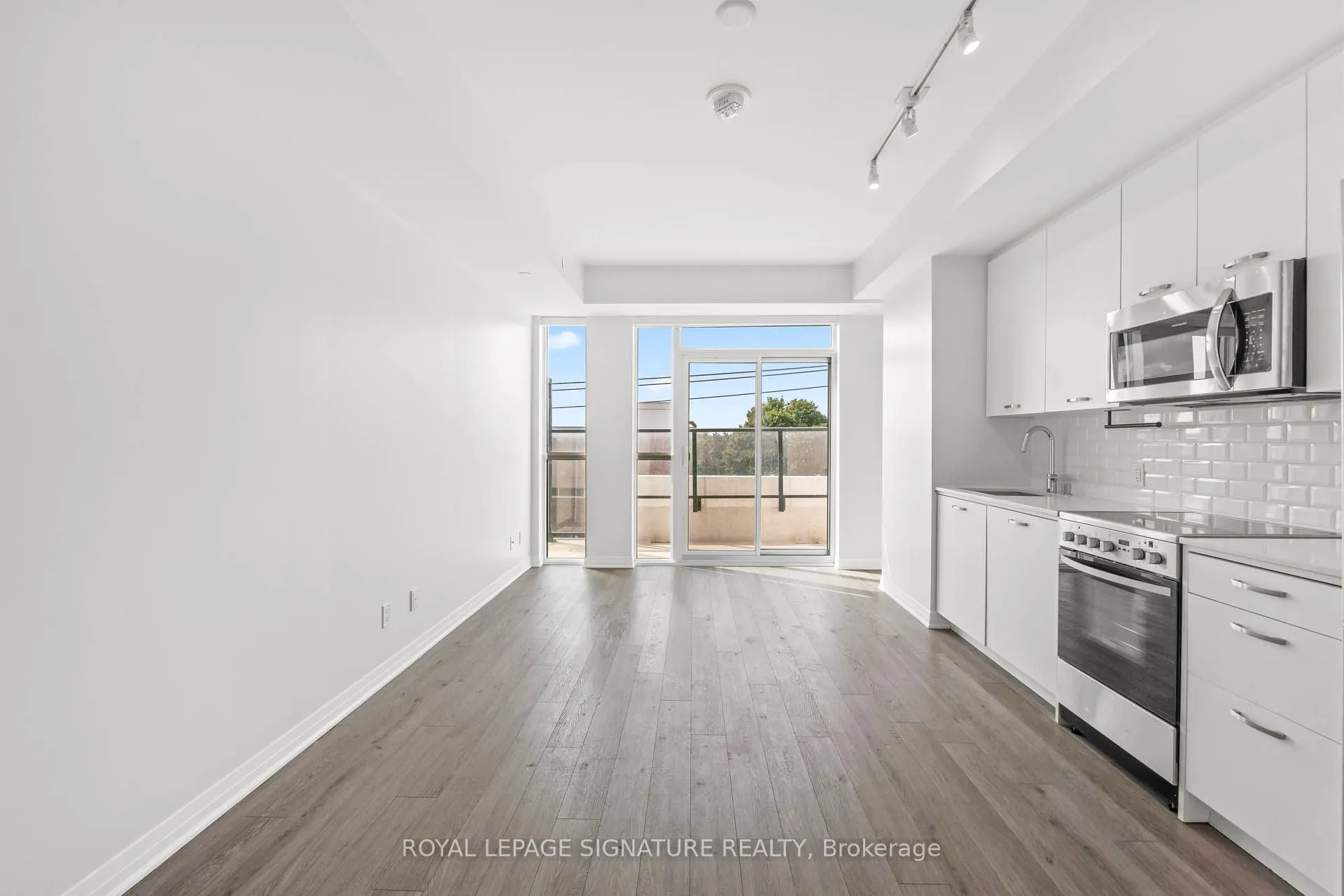 1630 Queen Street E, #405