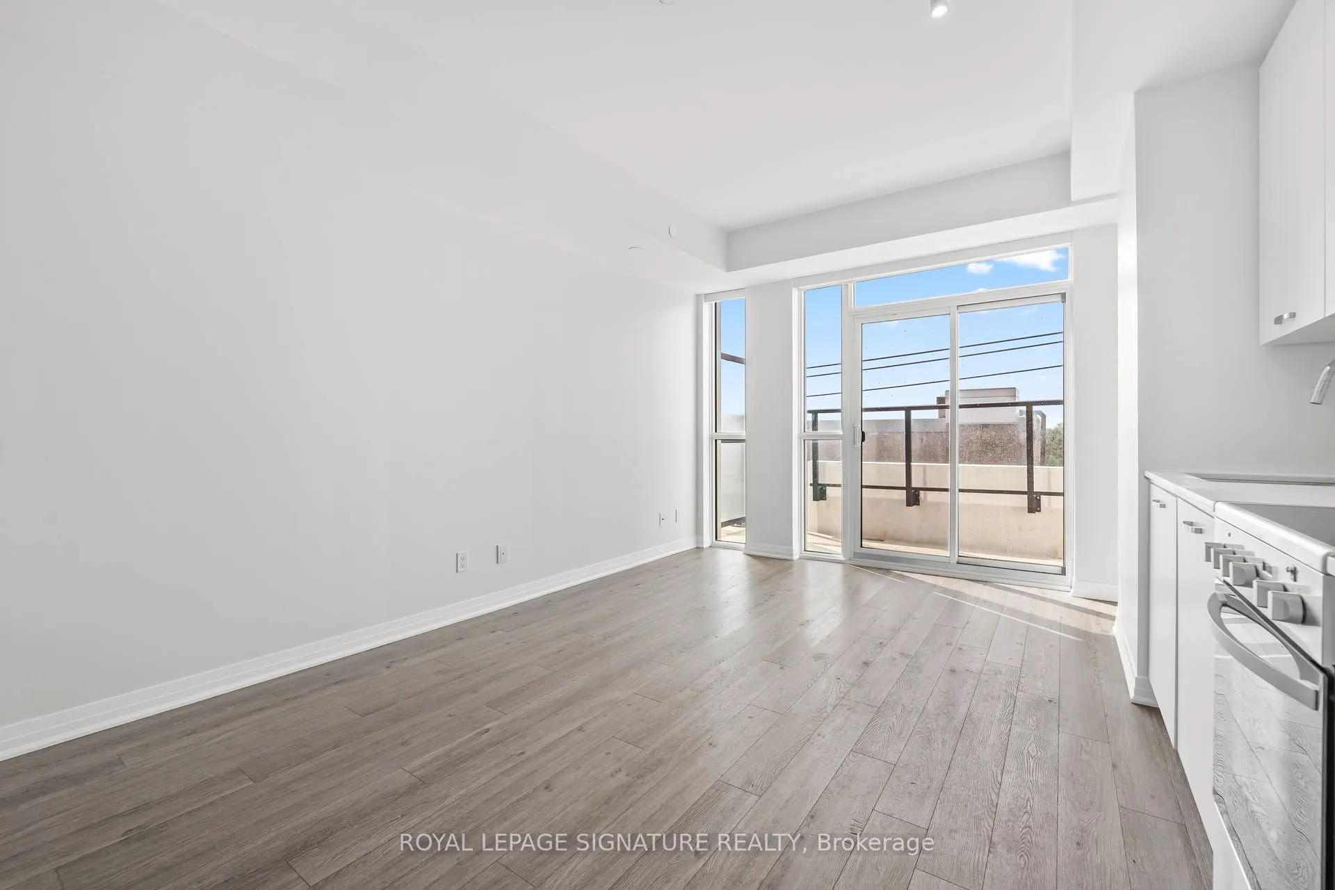1630 Queen Street E, #405