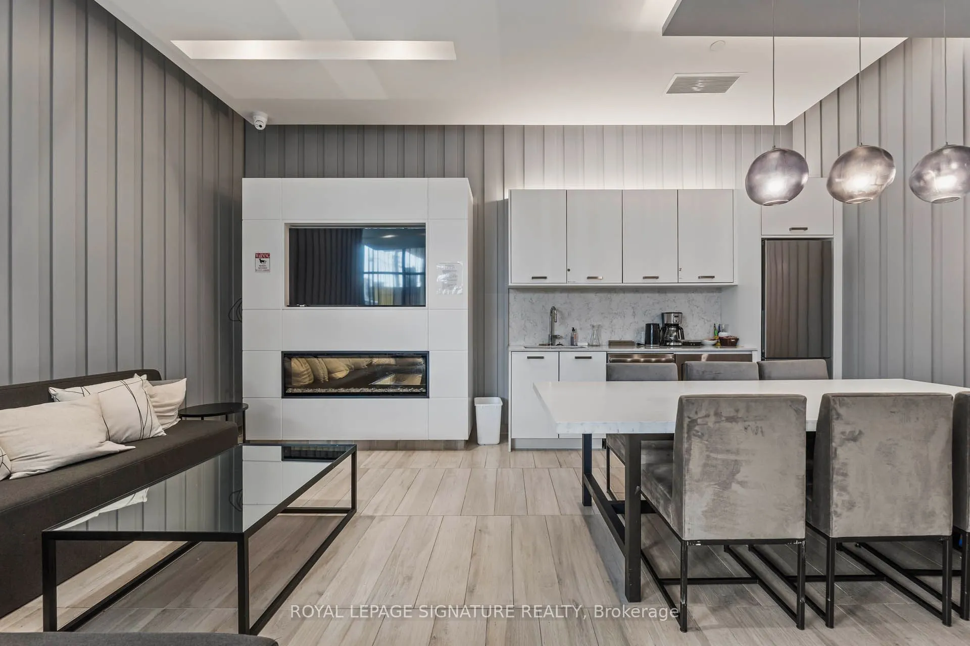 1630 Queen Street E, #405