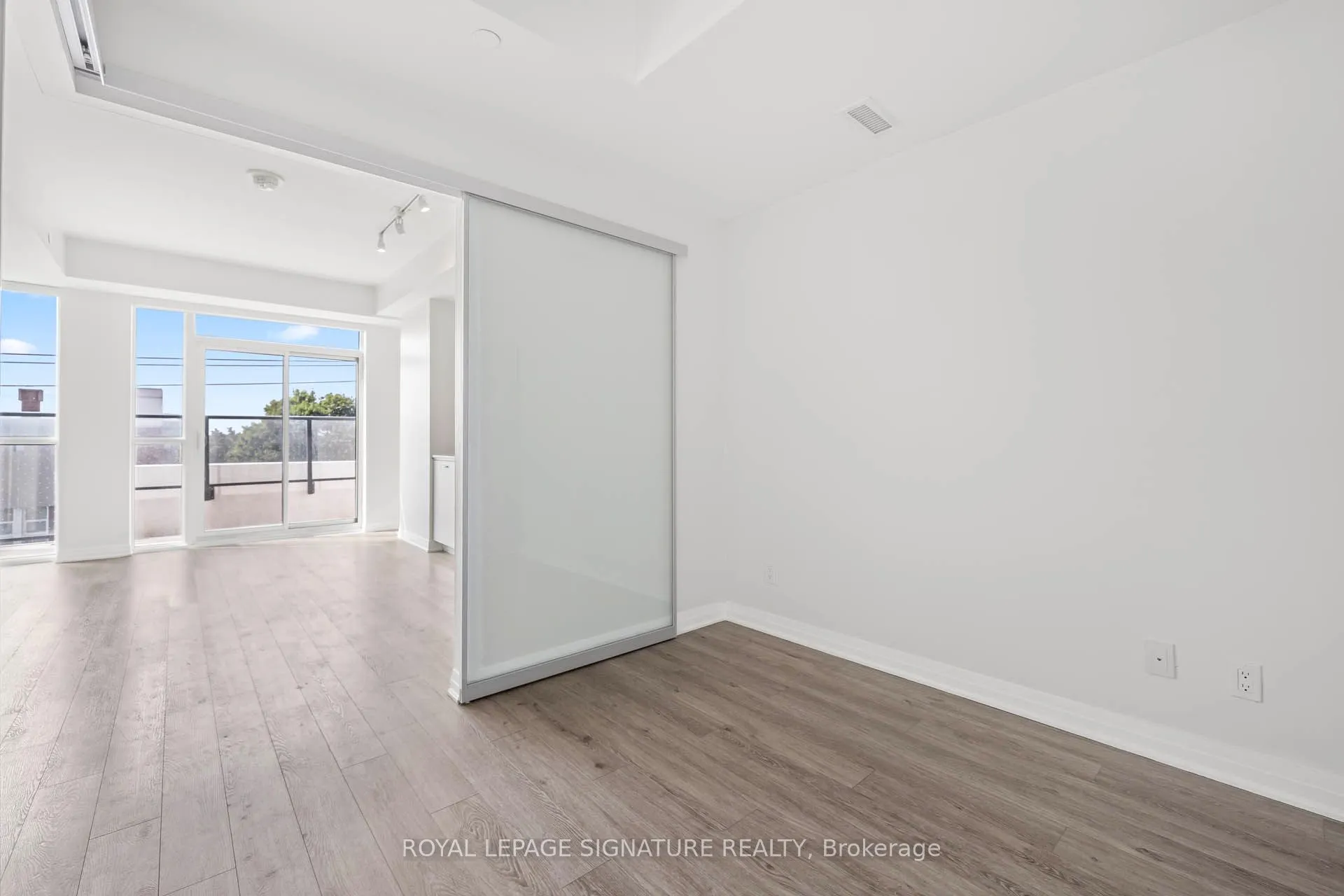 1630 Queen Street E, #405