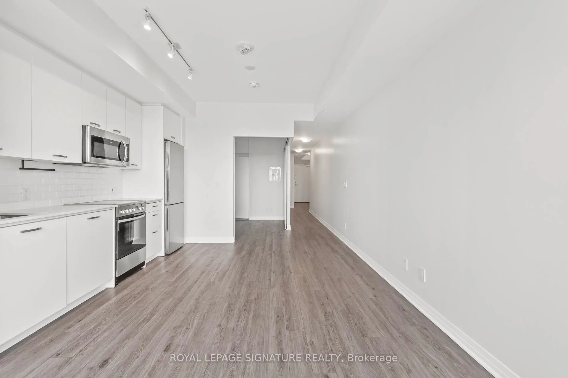 1630 Queen Street E, #405