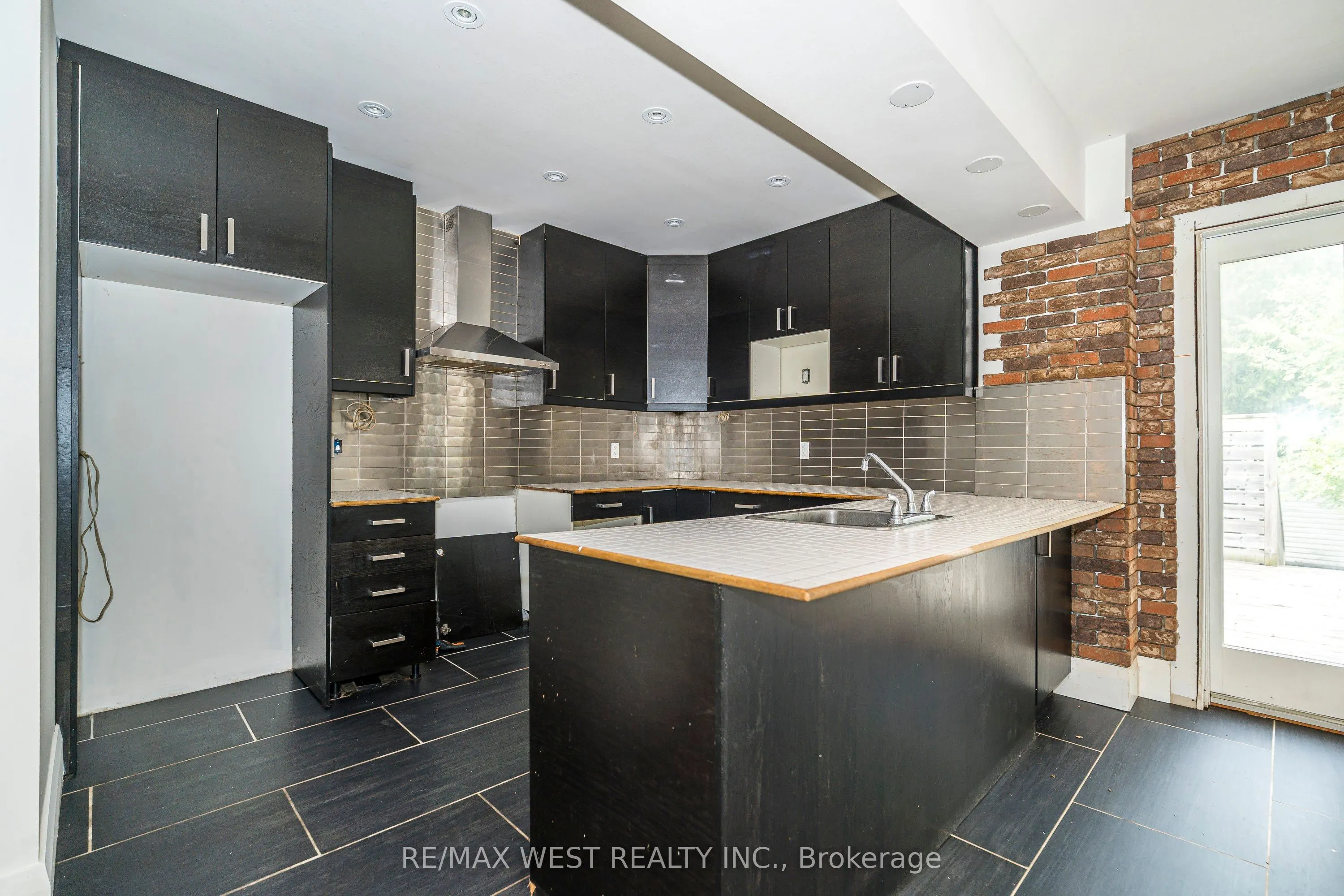 38 Beck Avenue