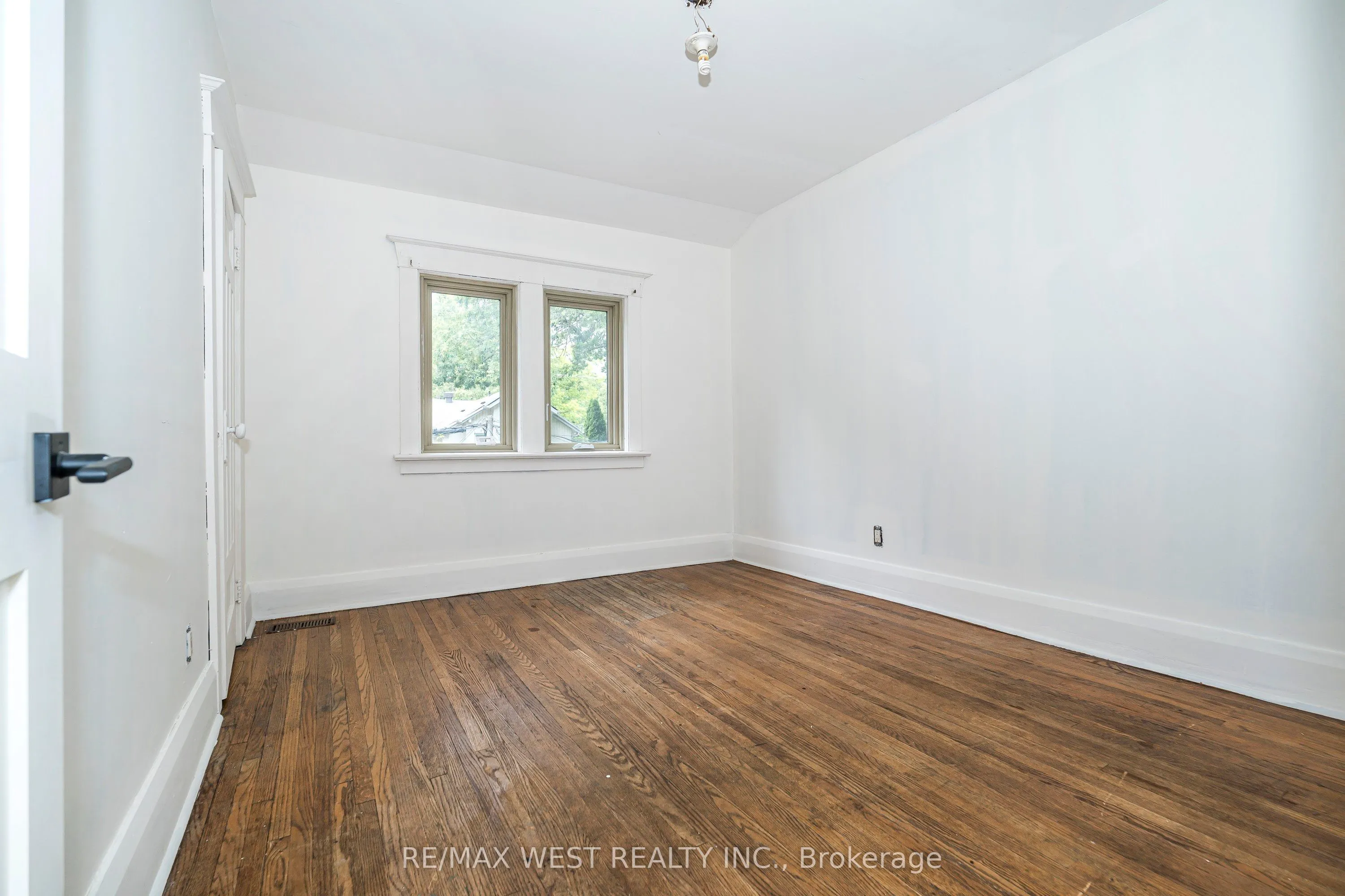 38 Beck Avenue