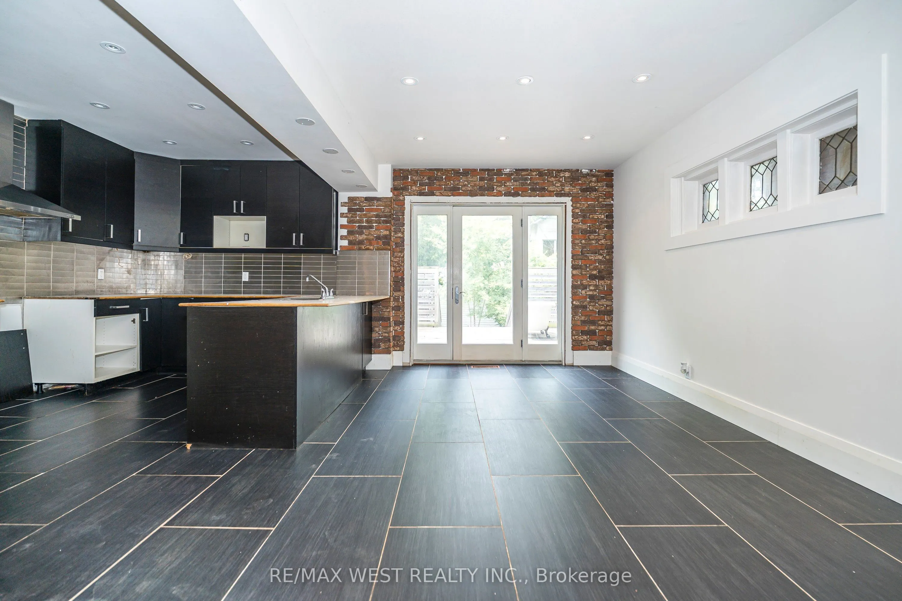 38 Beck Avenue