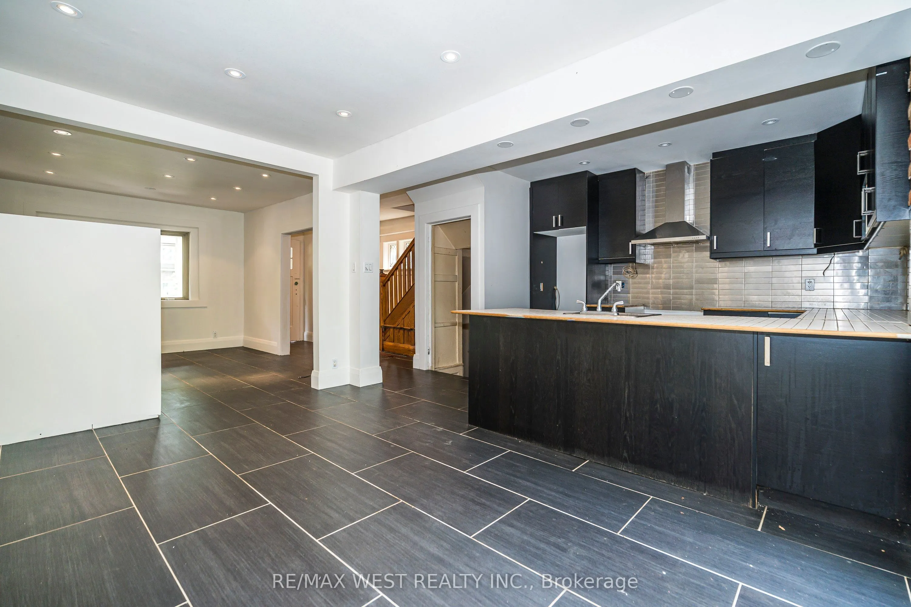 38 Beck Avenue