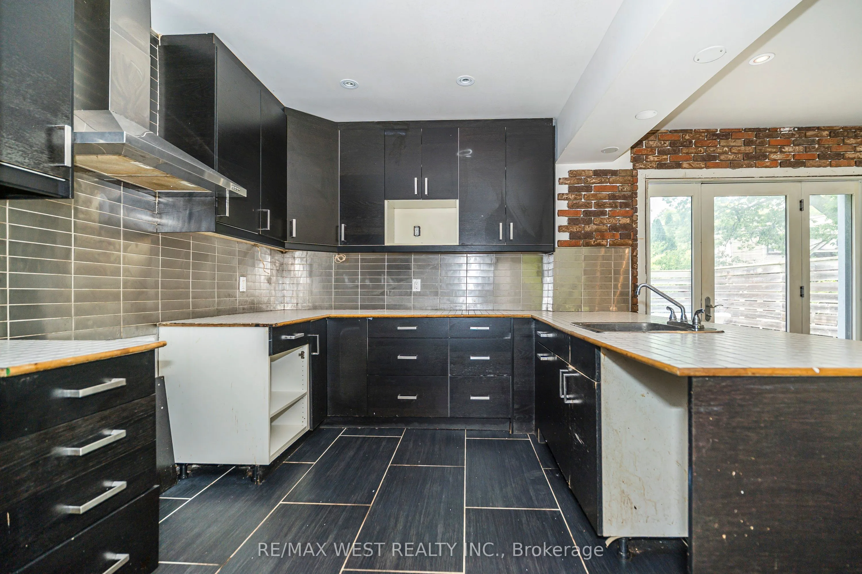 38 Beck Avenue