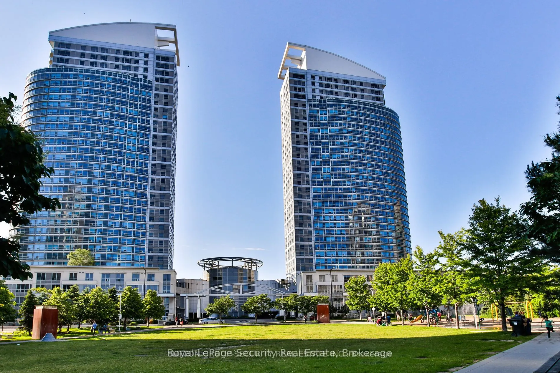 36 Lee Centre Drive, #2003